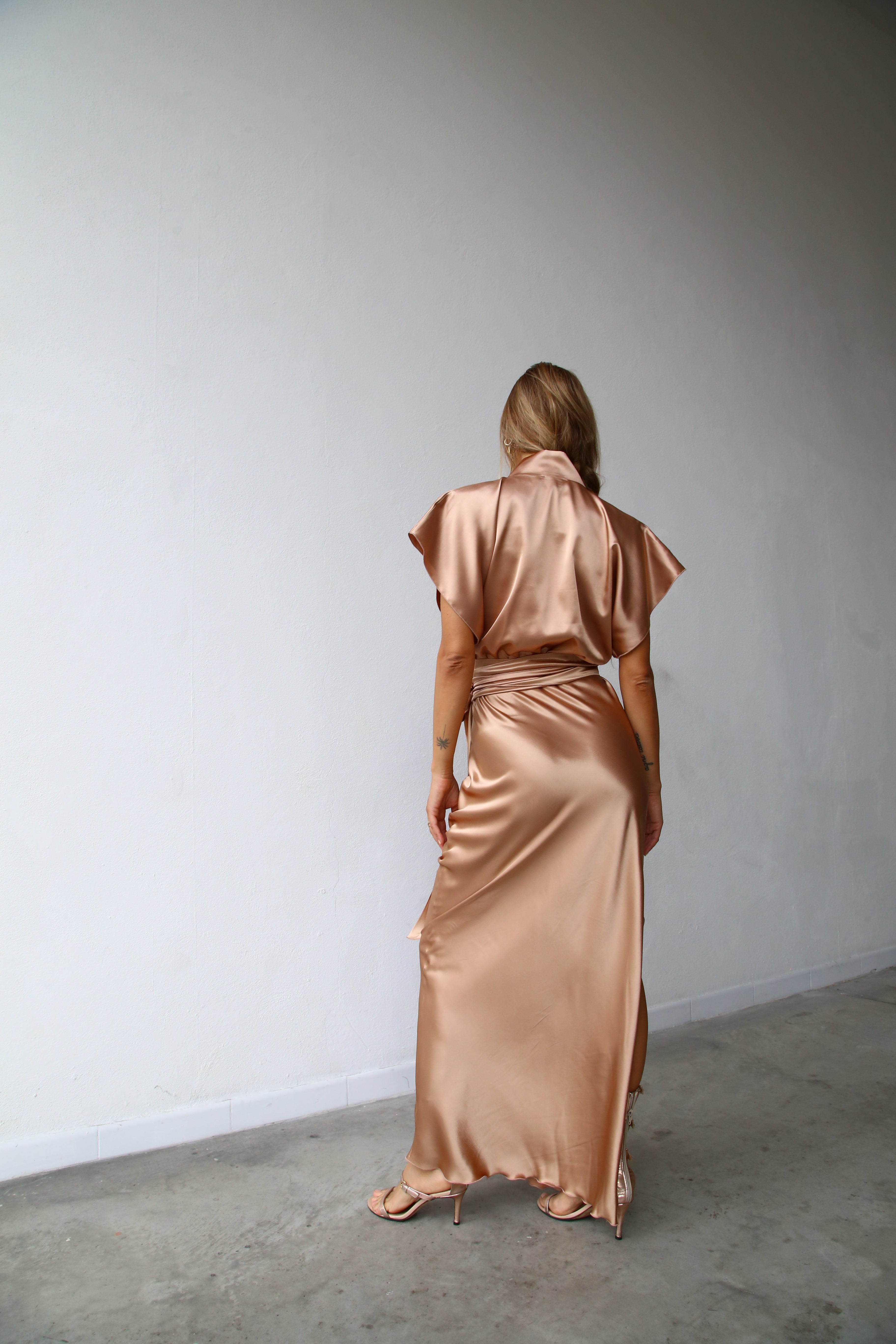 P3098 COPRISPALLE KIMONO CON FIOCCO ORO SCURO