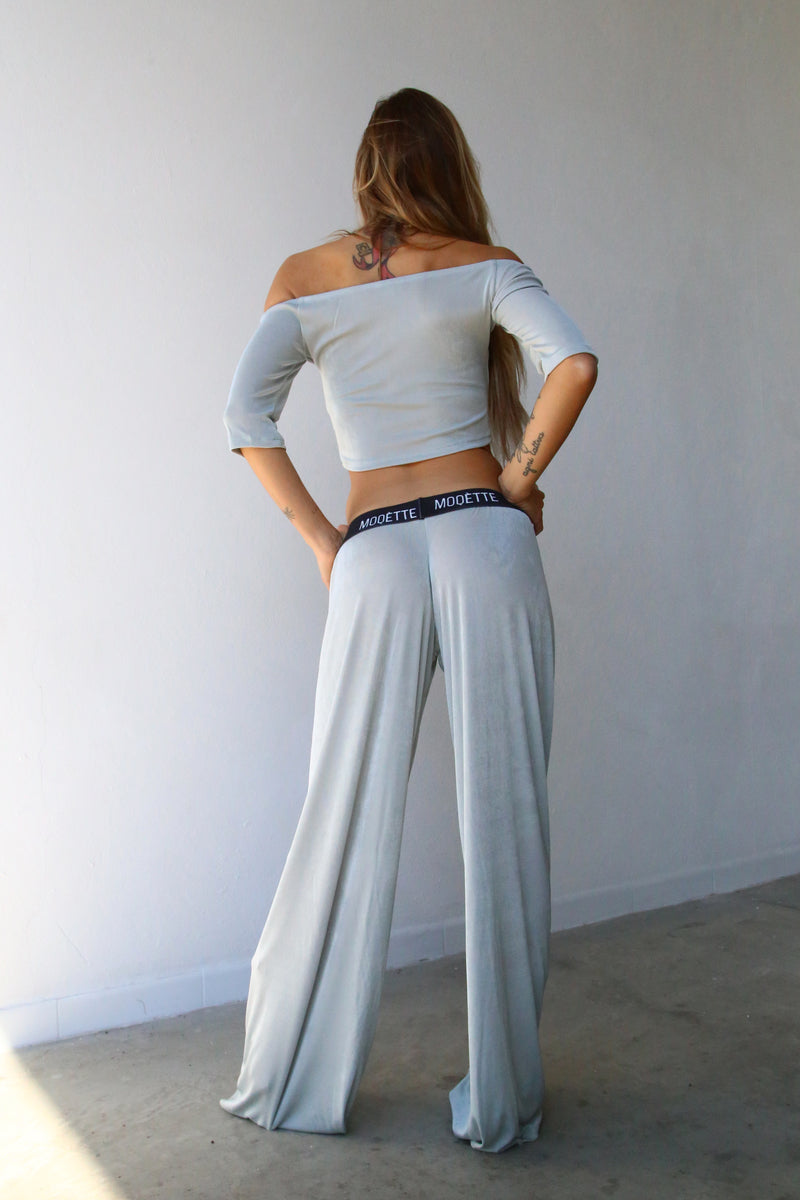 MAGLIA SPALLE NUDE CARTA DA ZUCCHERO