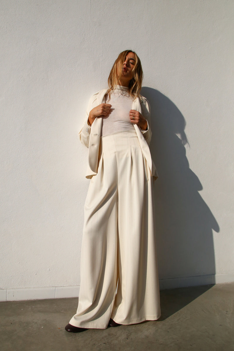 A6051 PANTALONE A PALAZZO CON BUSTIER E SCONTRI GESSATO PANNA