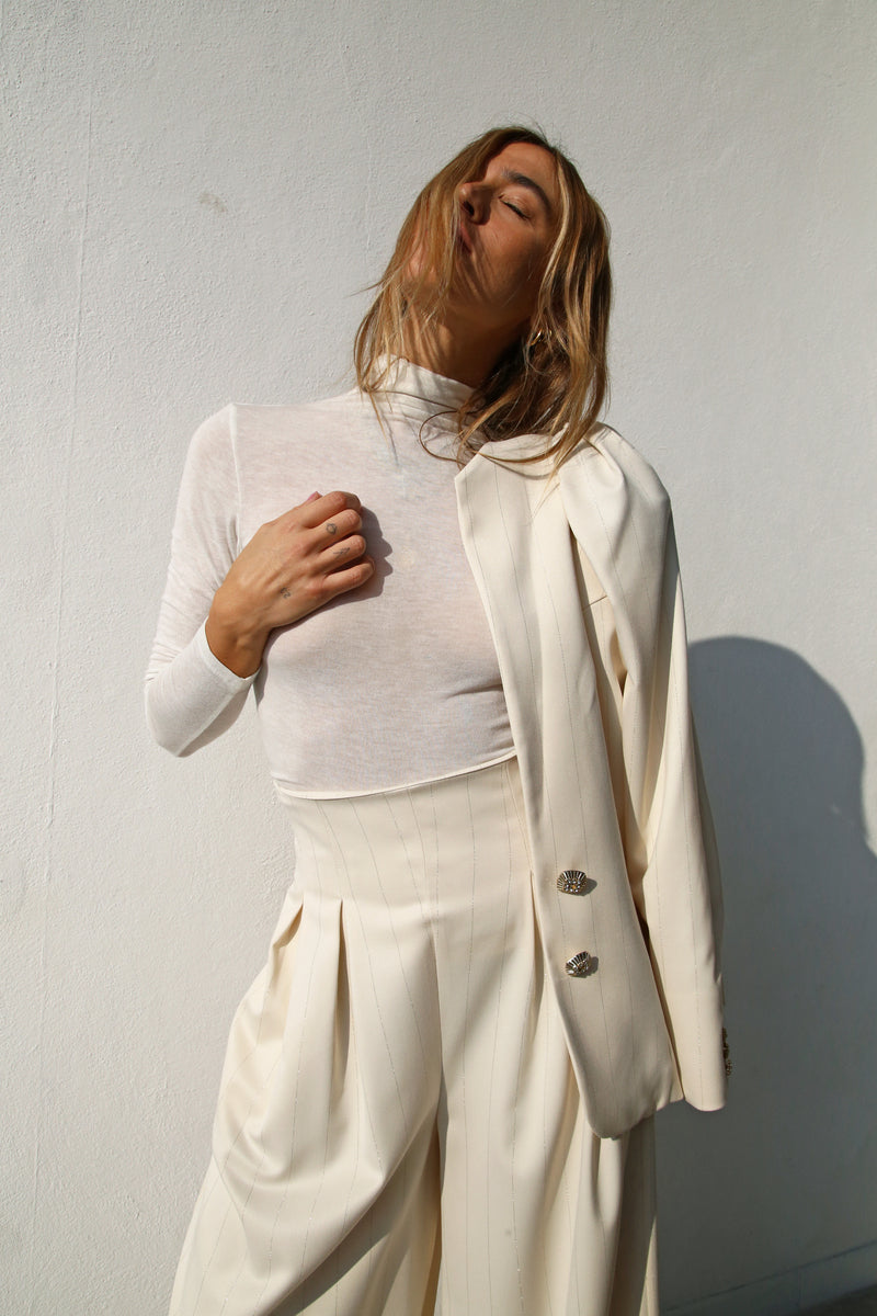 A6051 PANTALONE A PALAZZO CON BUSTIER E SCONTRI GESSATO PANNA