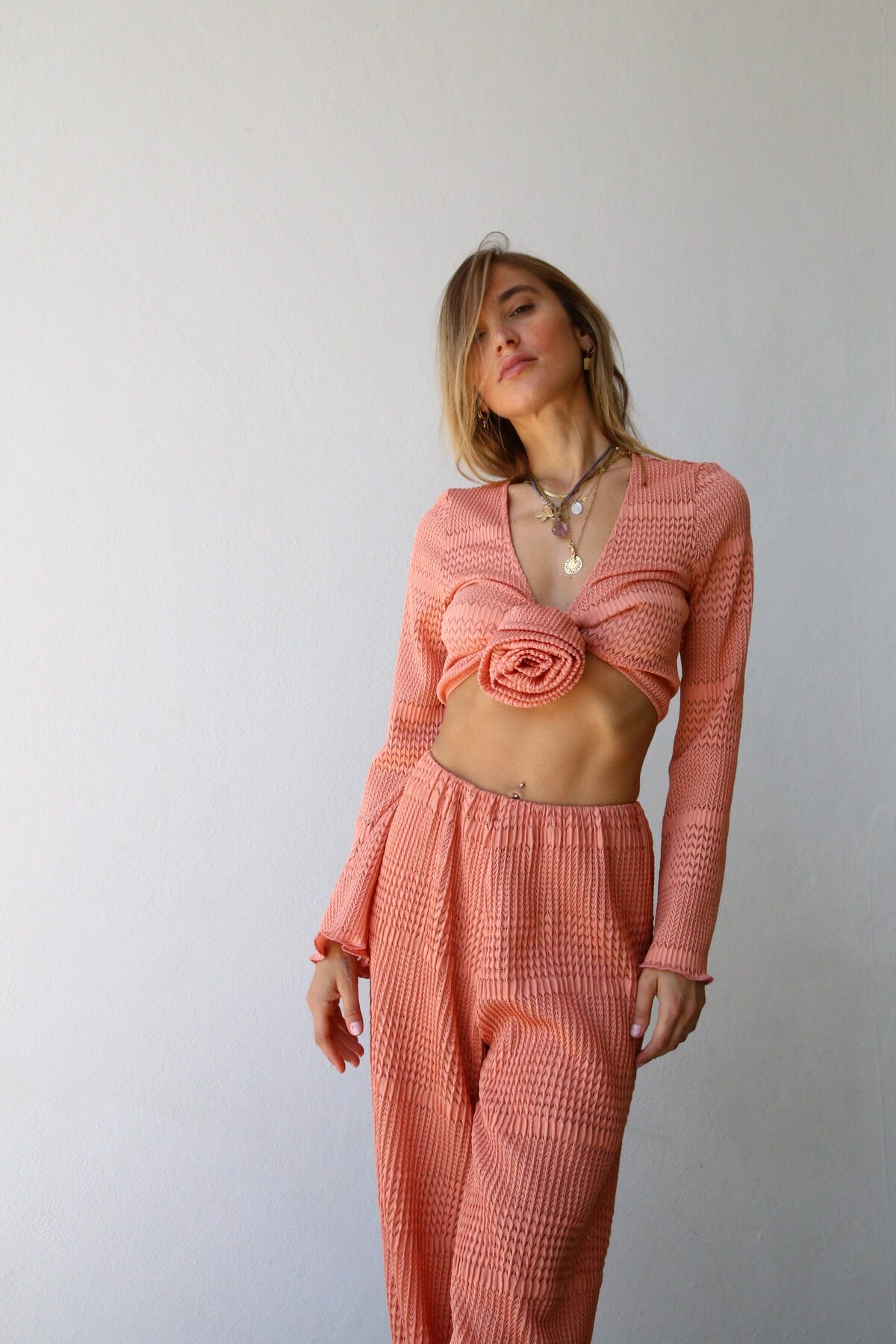 P5028 MAGLIA TORCHON CON FIORE TRAFORATO FARD