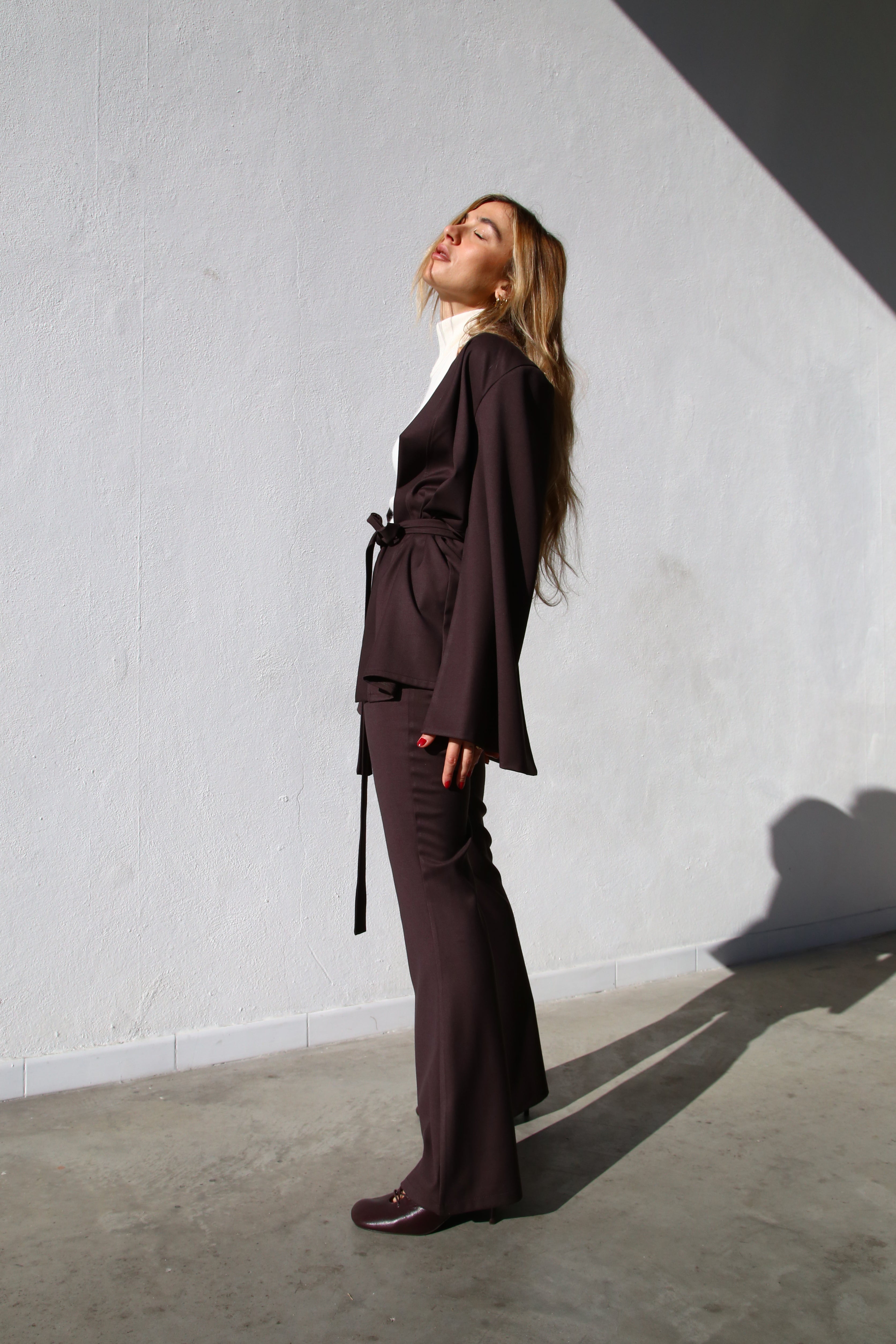 A6055 PANTALONI A ZAMPA CON ZIP MARRONE