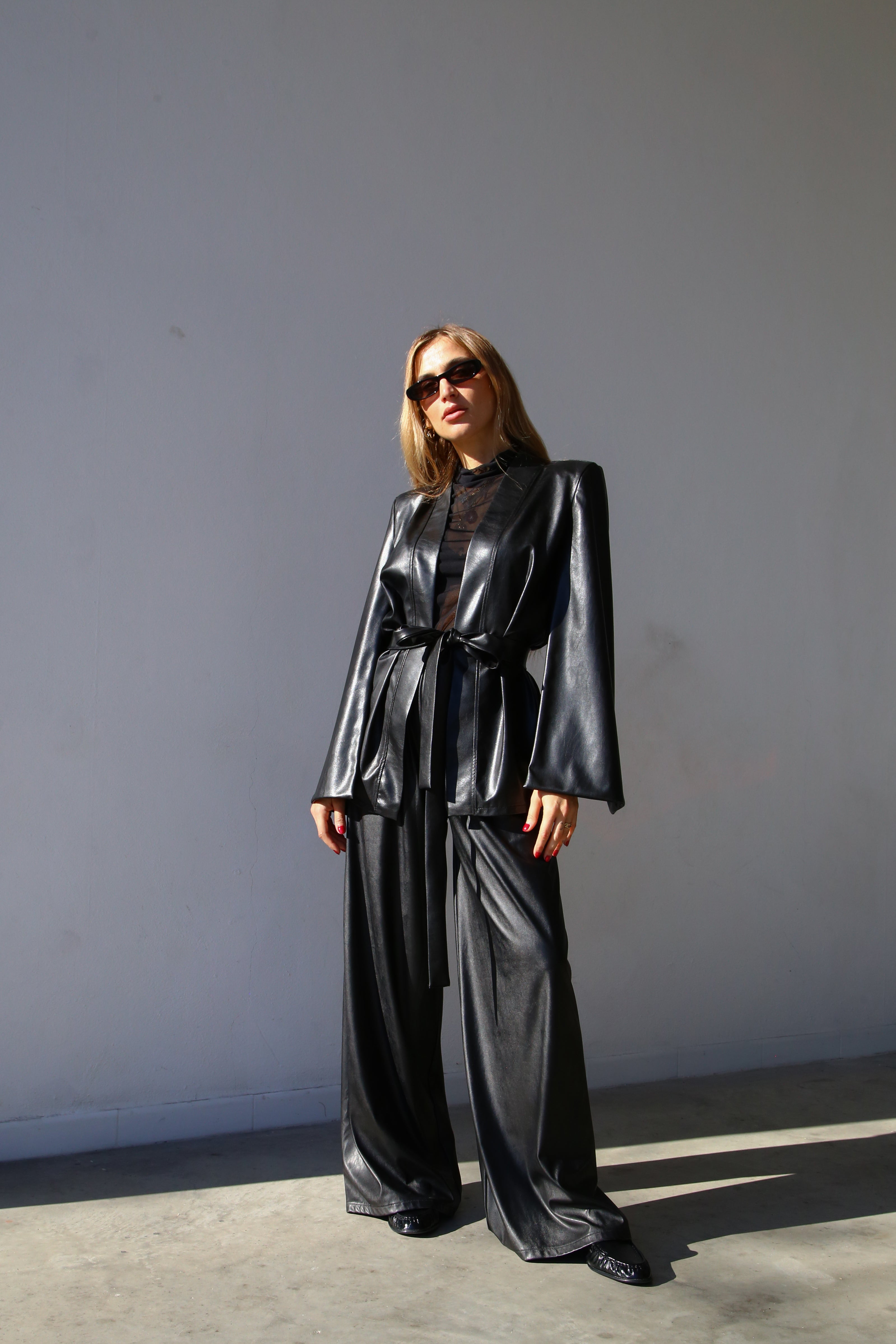 A6052E PANTALONI SCAMPANATI ECOPELLE NERO