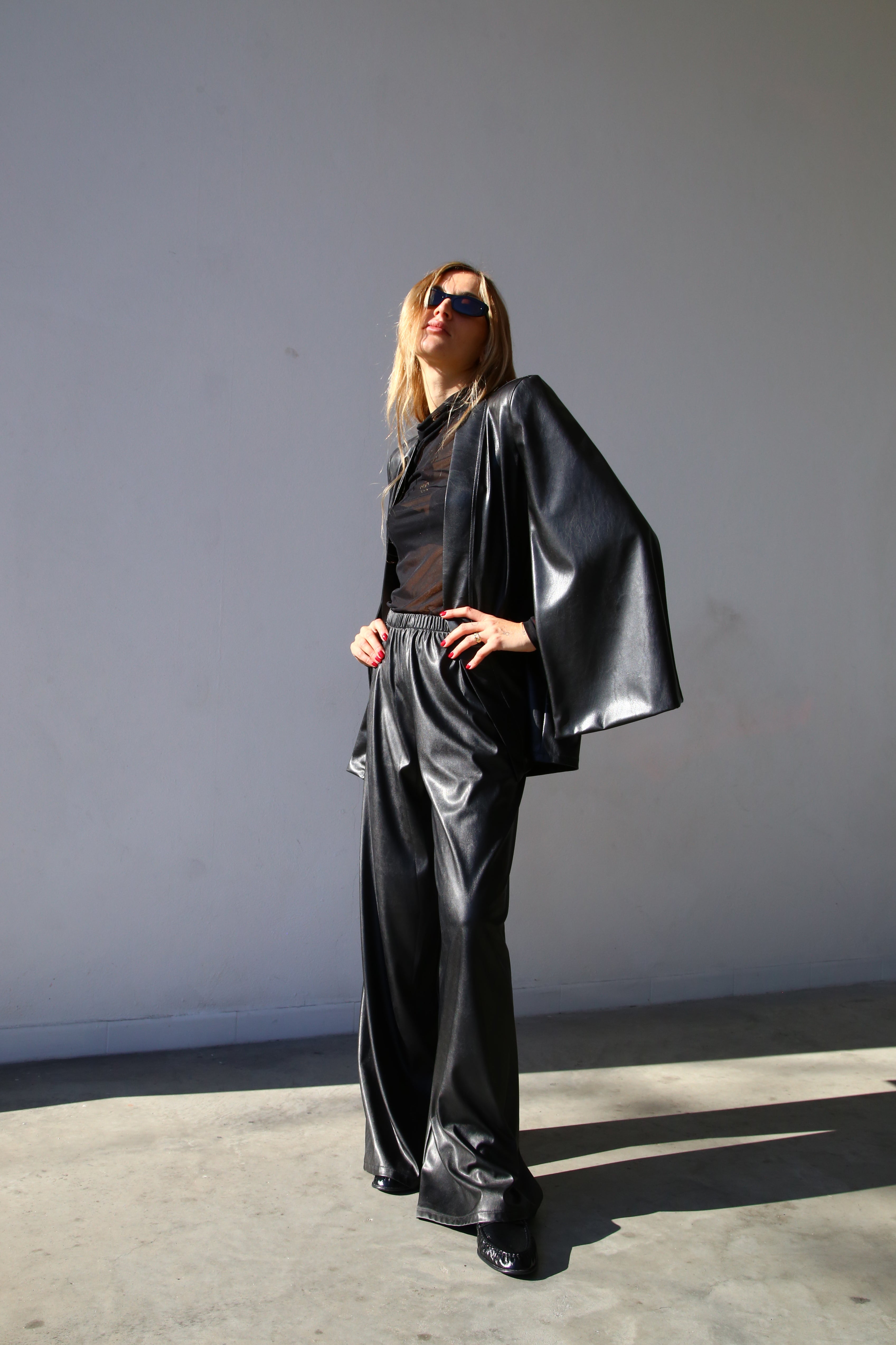 A6052E PANTALONI SCAMPANATI ECOPELLE NERO