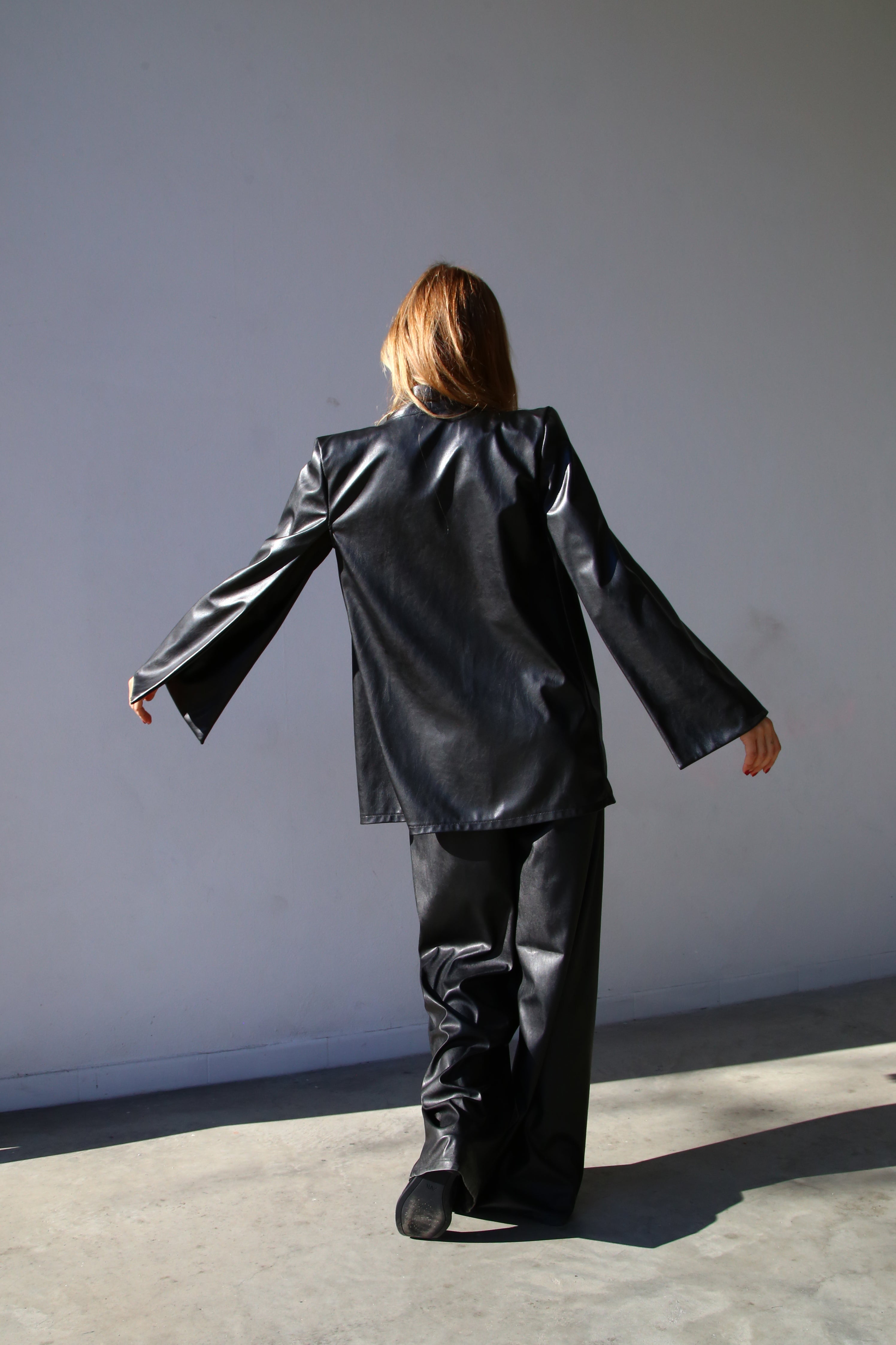 GIACCA LUNGA CUT OUT ECOPELLE NERO