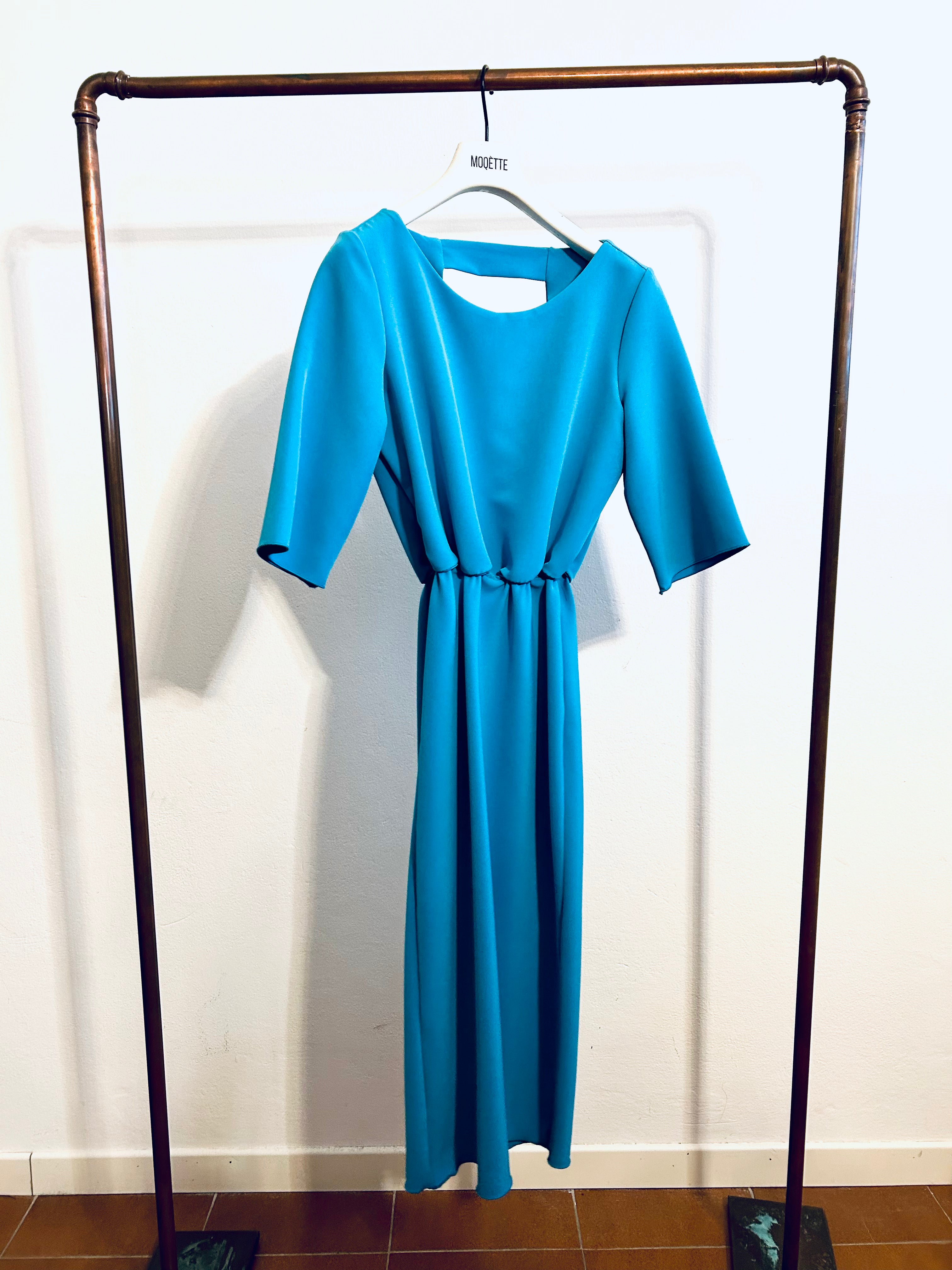 ABITO MIDI LISTELLO SUL DIETRO AZZURRO