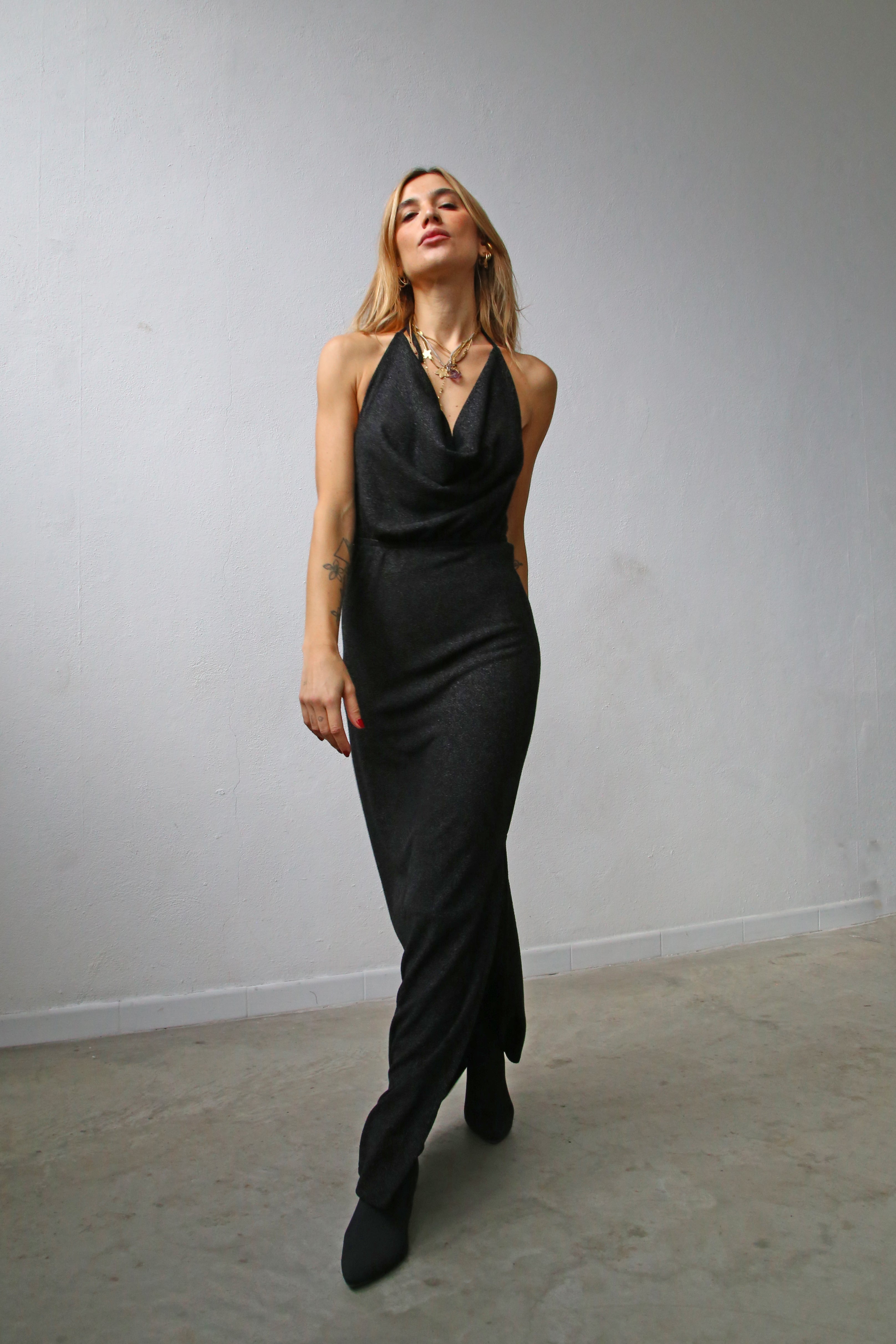 A6165 ABITO LUNGO  LACCETTI SCHIENA LUREX NERO