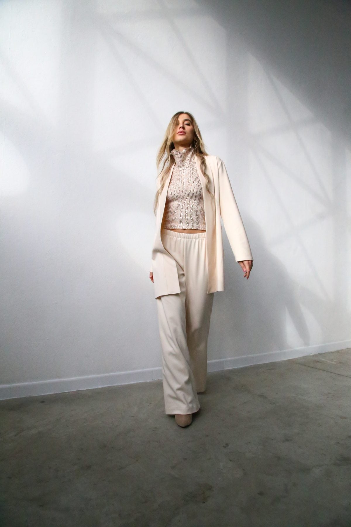 W5093 CARDIGAN CON SPACCHI CREPE CREMA