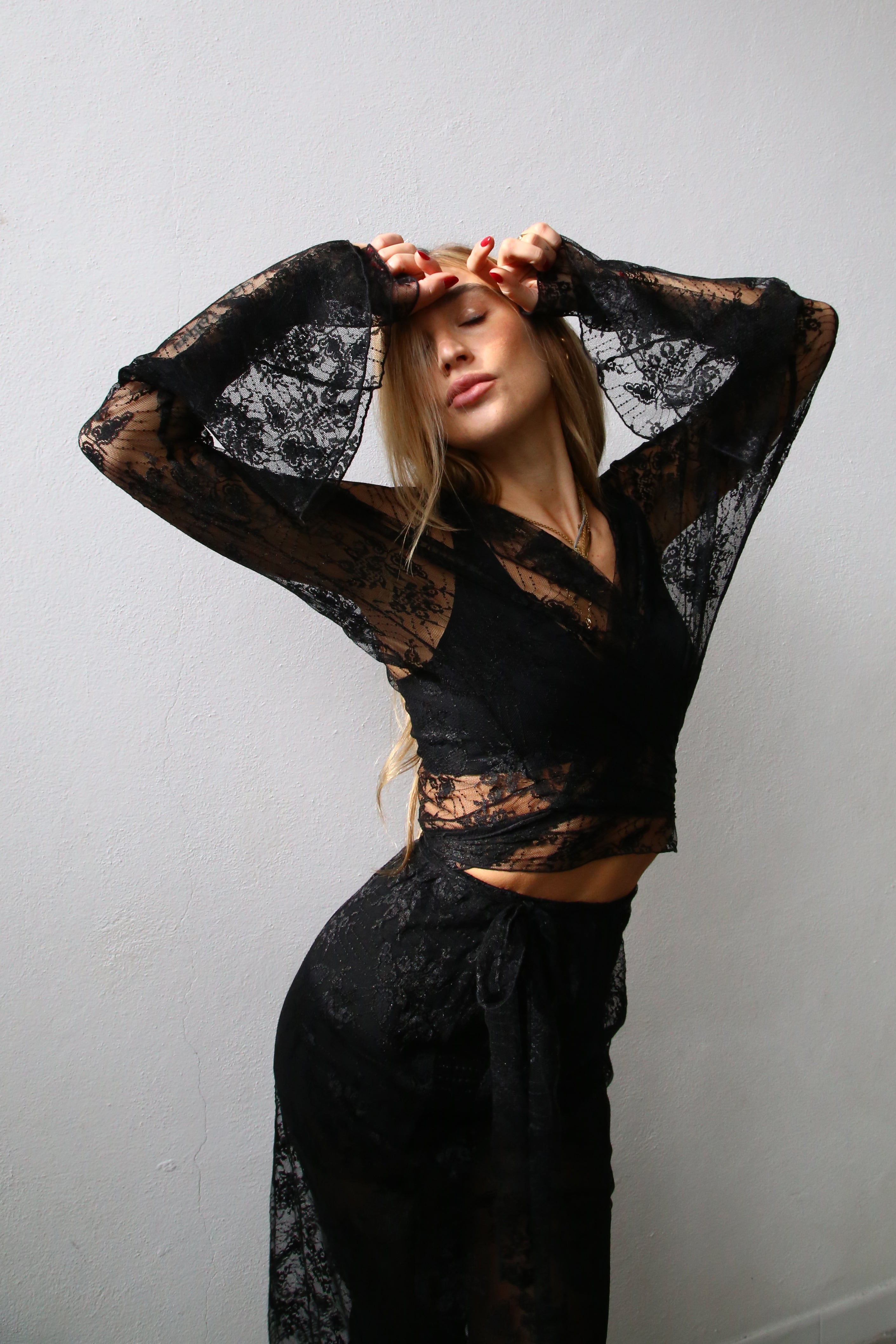 F4020 CAMICIA MANICA A RUOTA CON FUSCIACCA PIZZO NERO