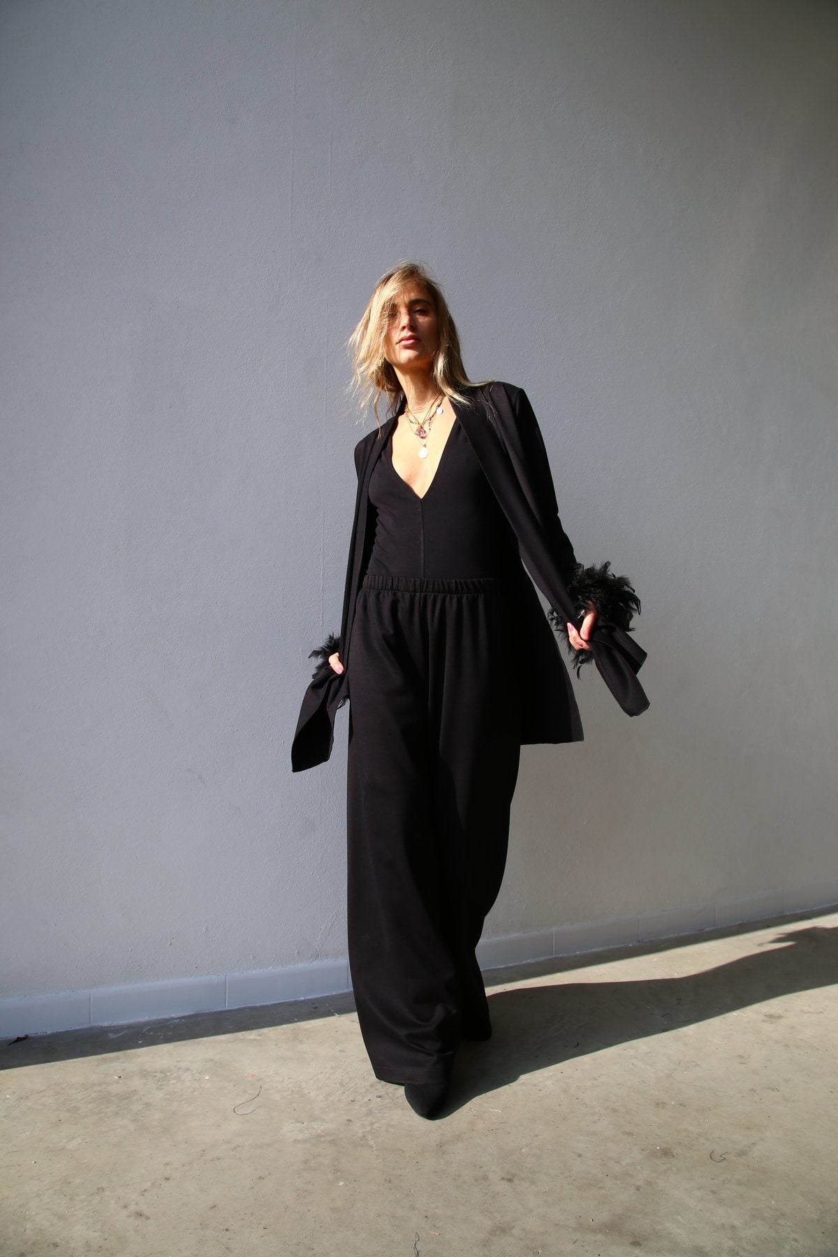 W5093 Cardigan con spacchi crepe nero
