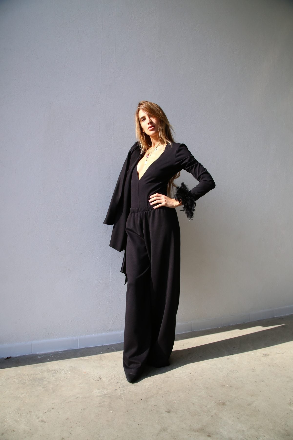 W5057 Pantaloni scampanato crepe nero