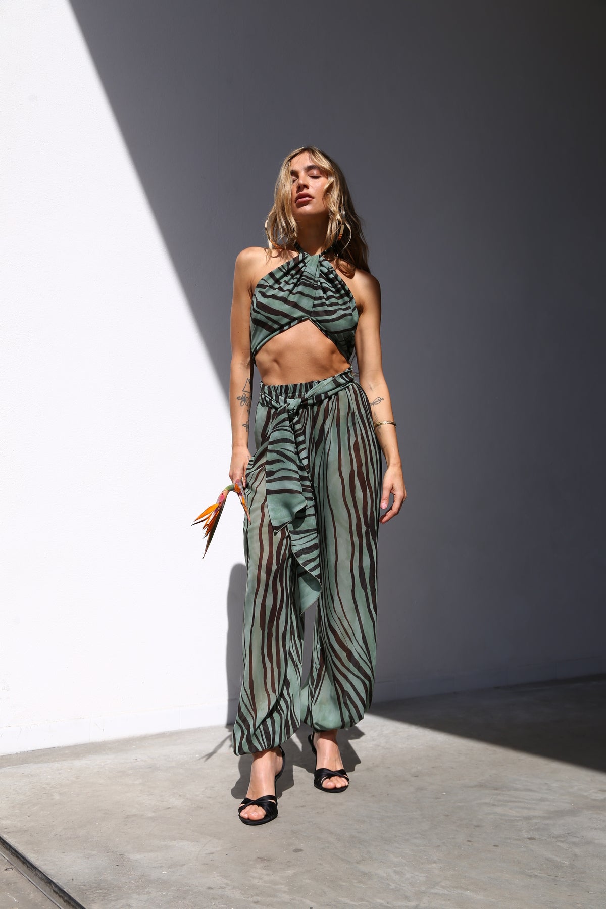E2058 PANTALONI AMPI CON ELASTICO IN FONDO VOILLE ZEBRA VERDE