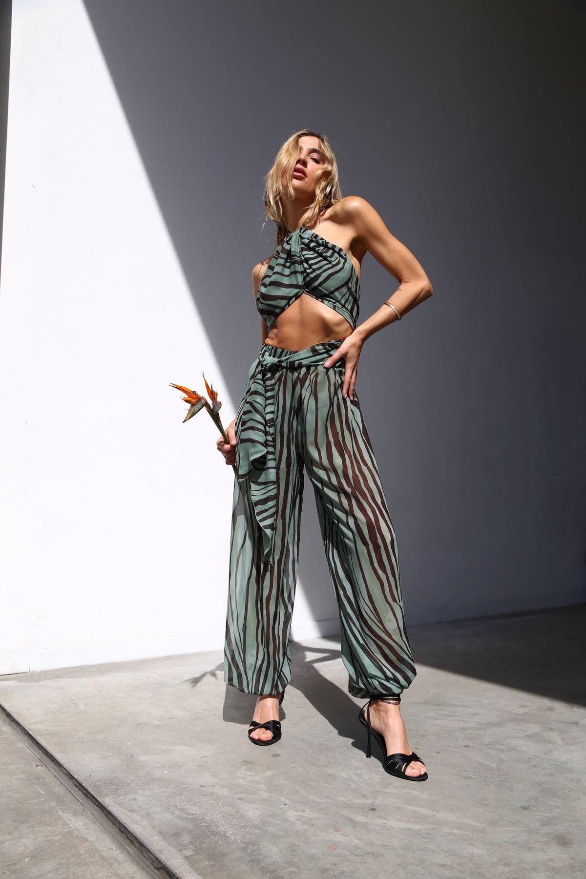 E2058 PANTALONI AMPI CON ELASTICO IN FONDO VOILLE ZEBRA VERDE