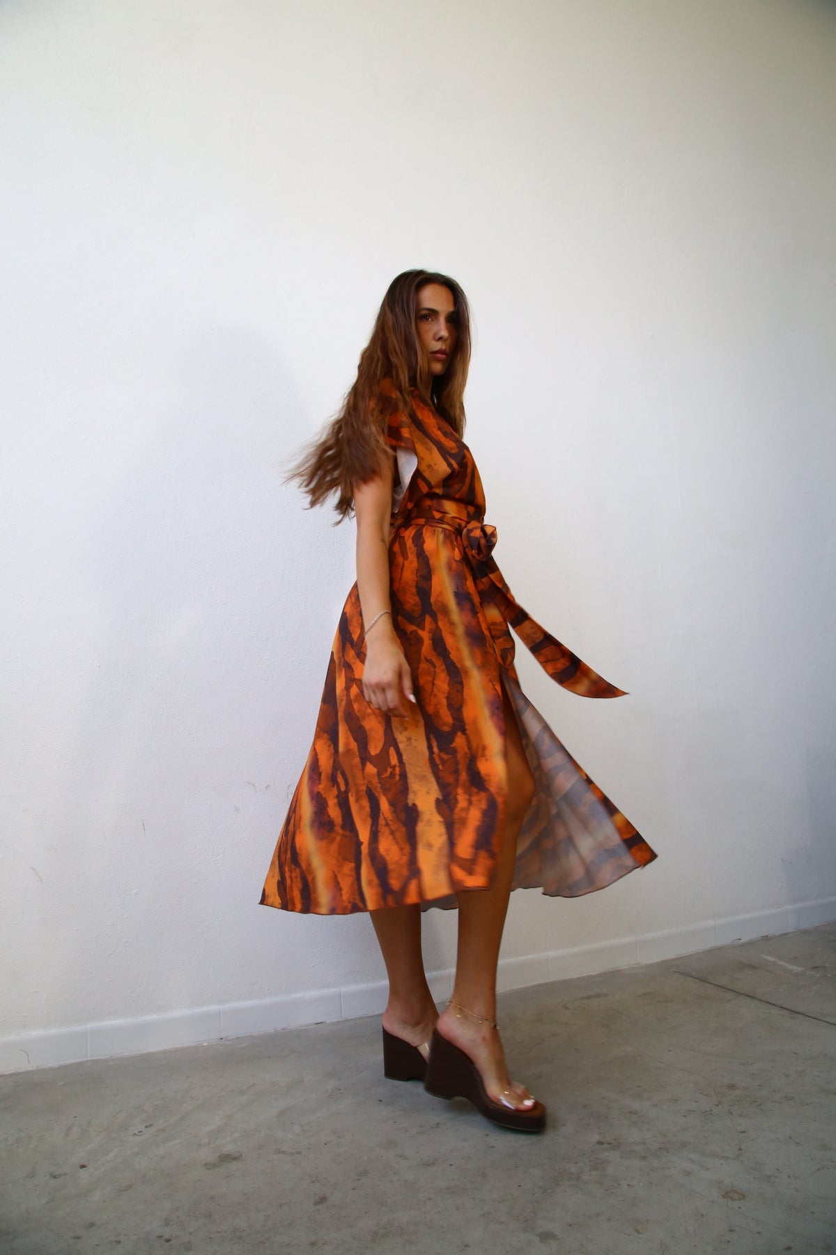 E2152 ABITO SEMIRUOTA KIMONO MANICA CORTA VISCOSA ZEBRATO MARRONE