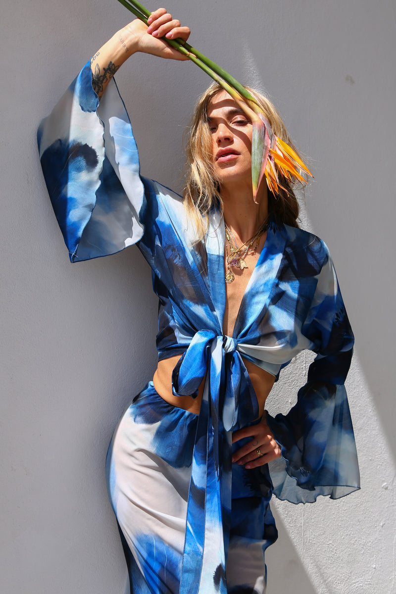 F4020 CAMICIA KIMONO MANICA A RUOTA CON FUSCIACCA VOILLE FANTASIA BOLLI BLU