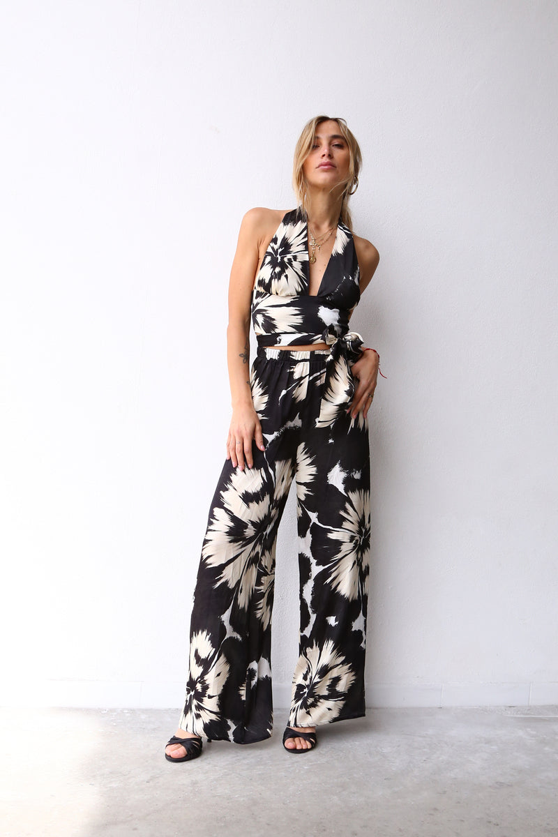 P3010 TOP MARILYN WITH SASH F1 VISCOSE FLORAL BLACK WHITE