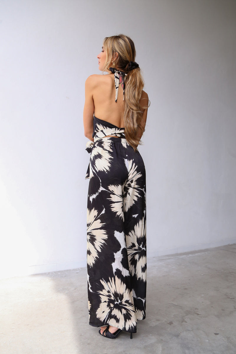 P3010 TOP MARILYN WITH SASH F1 VISCOSE FLORAL BLACK WHITE
