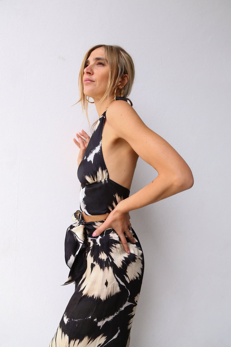 P3010 TOP MARILYN WITH SASH F1 VISCOSE FLORAL BLACK WHITE