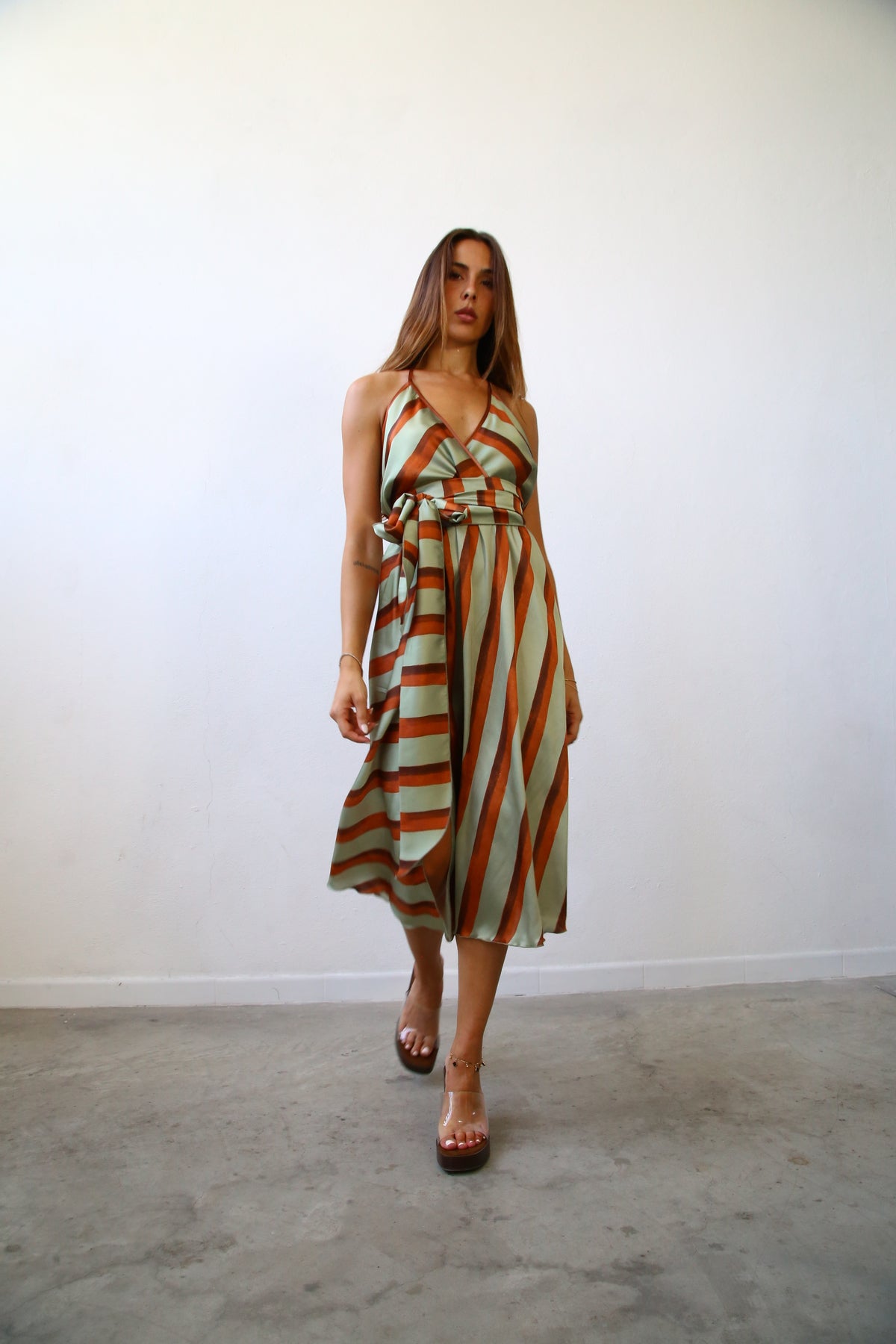 E2151 ABITO SEMIRUOTA TOP INCROCIATO F5 RASO RIGATO VERDE