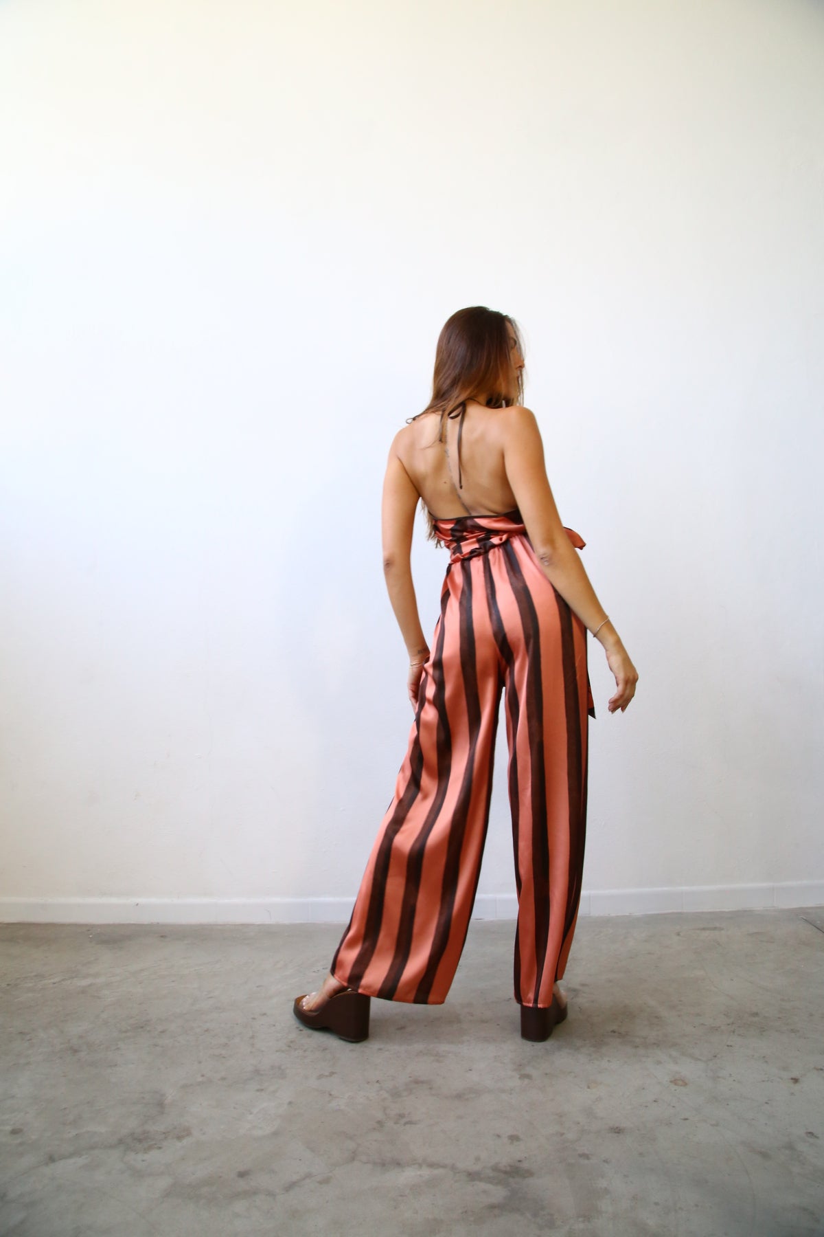 E2132 TUTA PALAZZO INCROCIATA F4 FANTASIA RIGATO ROSA