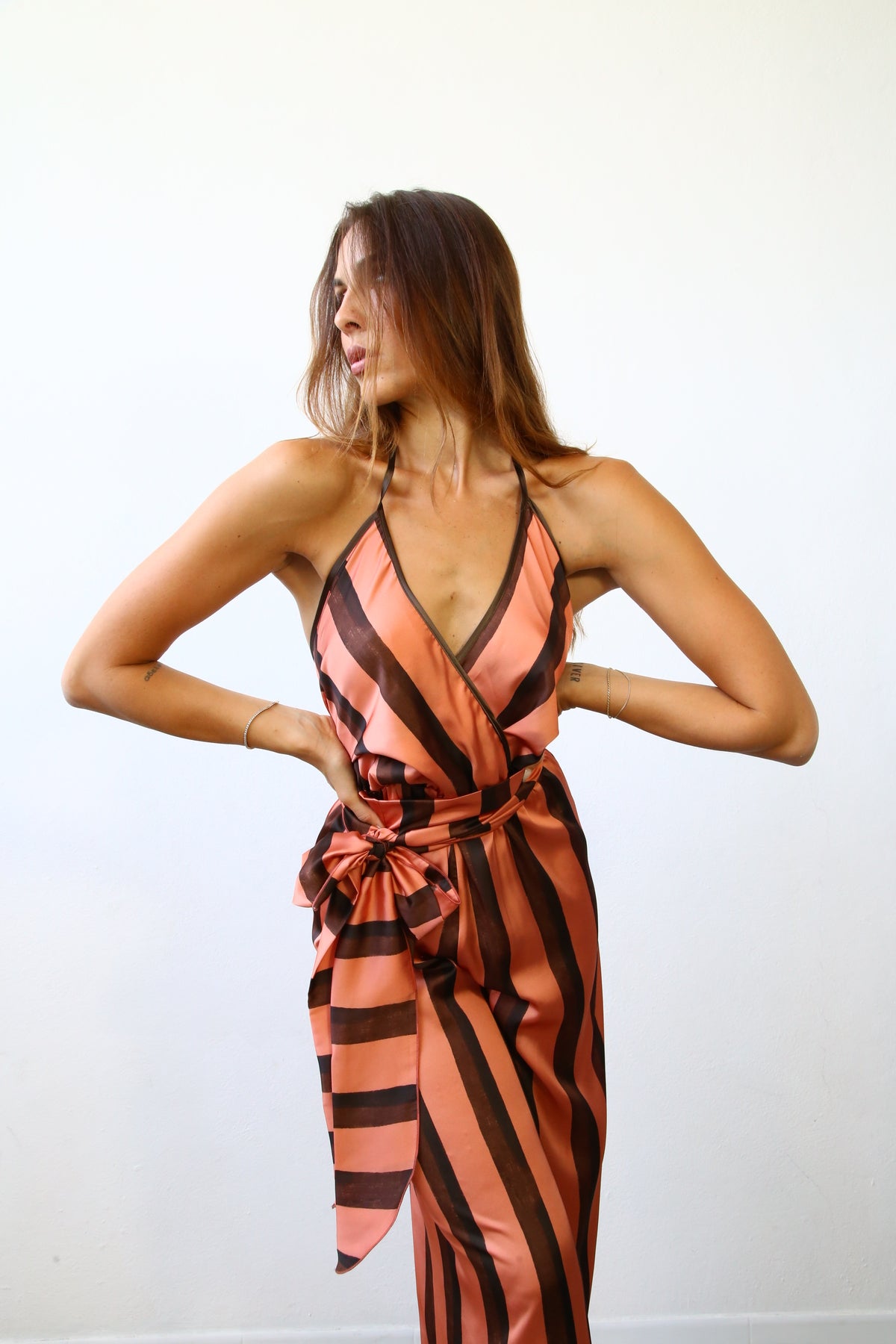 E2132 TUTA PALAZZO INCROCIATA F4 FANTASIA RIGATO ROSA