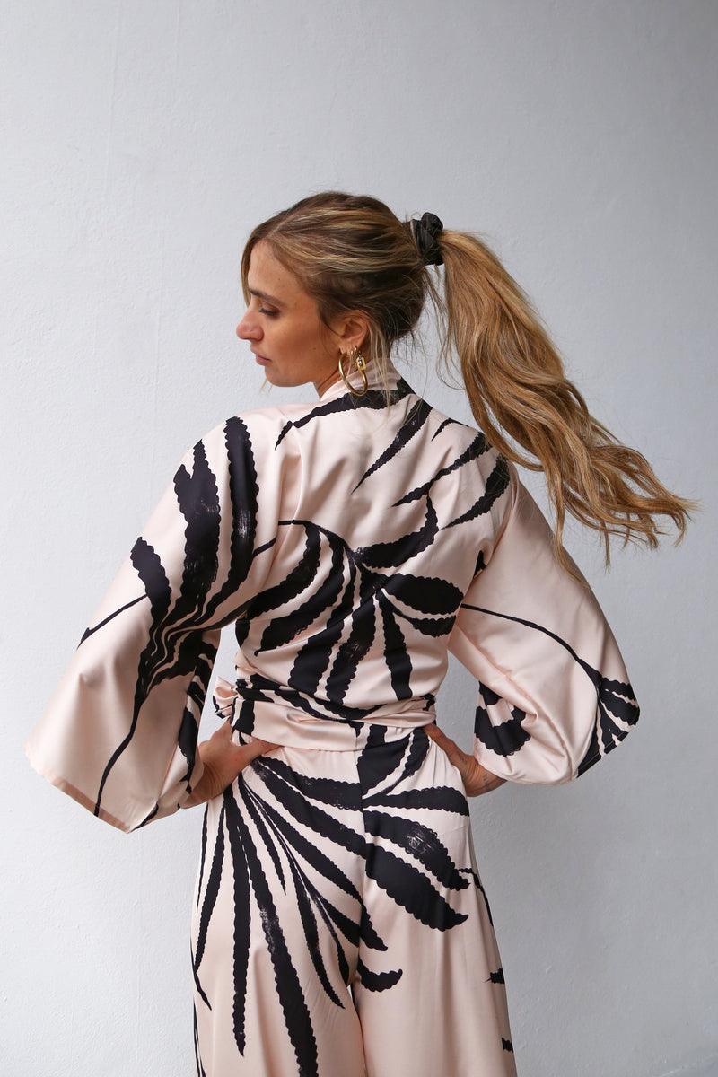 P4032 KIMONO SLEEVE SHIRT WITH SATIN SASH BLACK PALMS AND POWDER PINK BACKGROUND