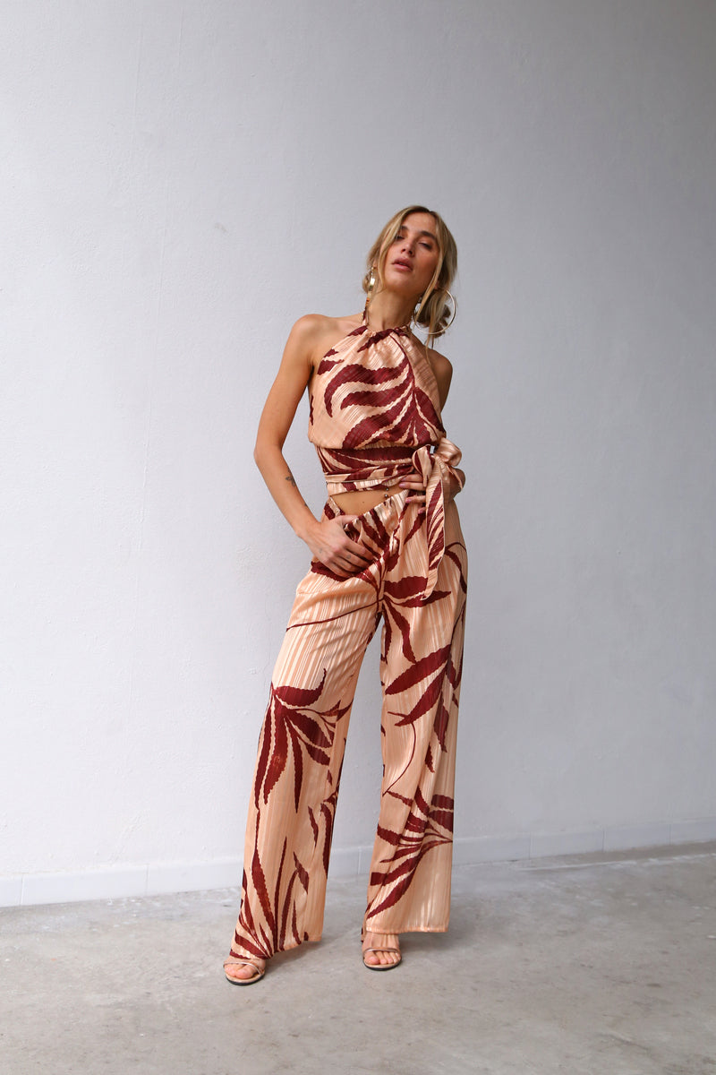 P4006 TOP AMERICAN NECKLINE WITH SASH AND TIE DEVOIREE PALMS BORDEAUX POWDER PINK BACKGROUND