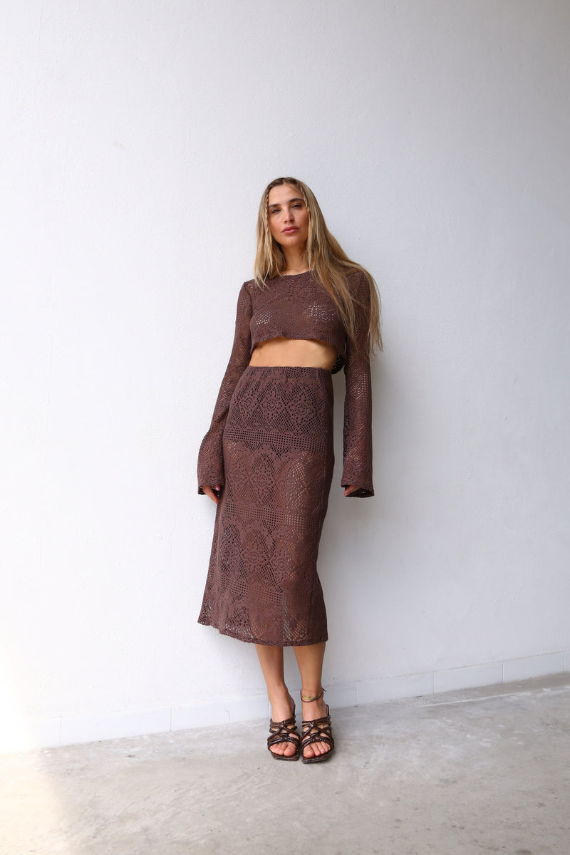 E2028 MAGLIA CROP MANICA SCAMPANATA TRAFORATO TABACCO