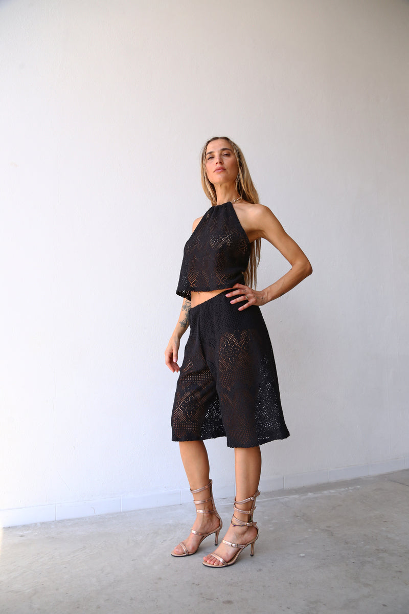 E2006 TOP AMERICANA TRAFORATO NERO  CON CATENA