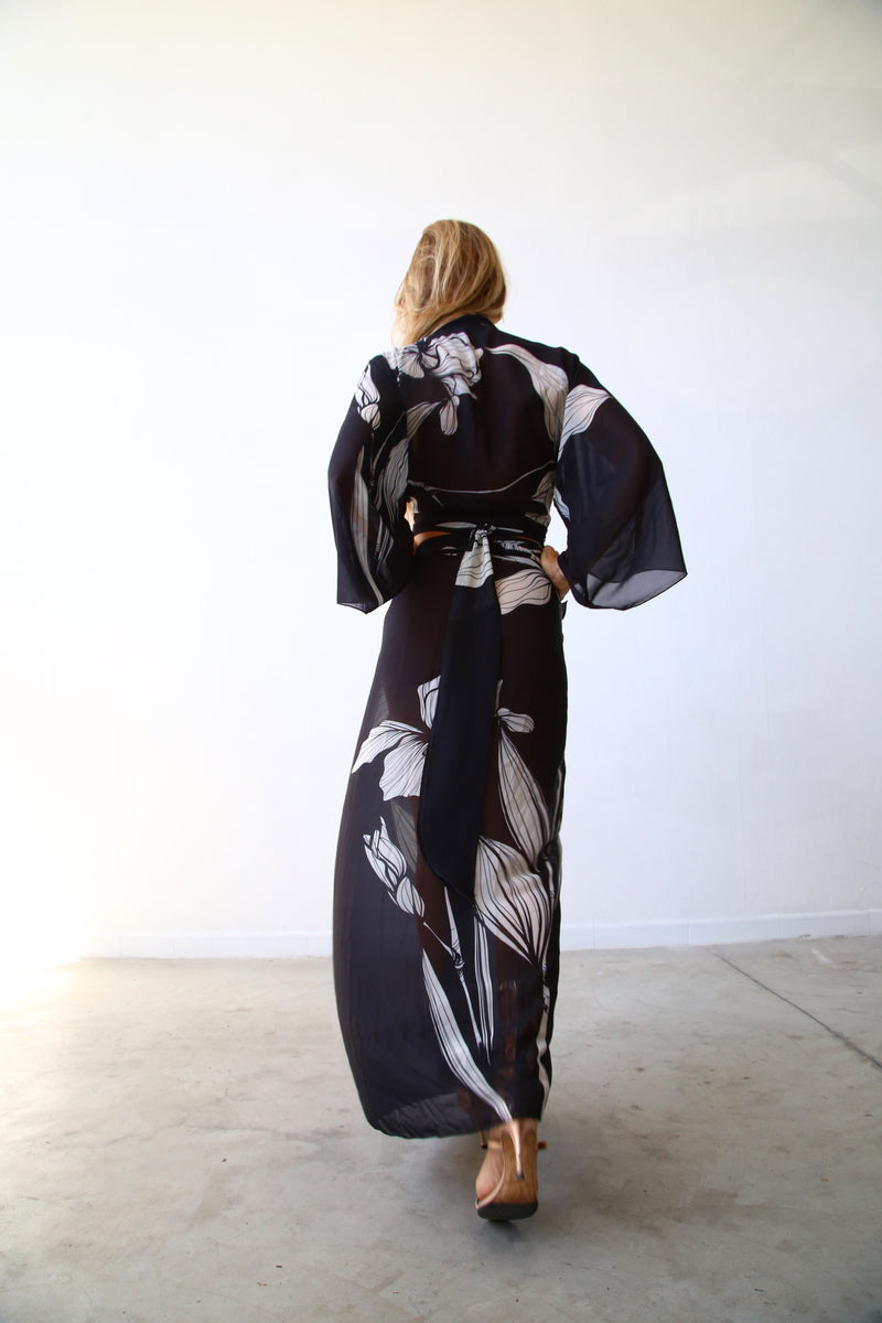 P4032 CAMICIA MANICA A RUOTA CON FUSCIACCA FANTASIA BLACK FLOWER