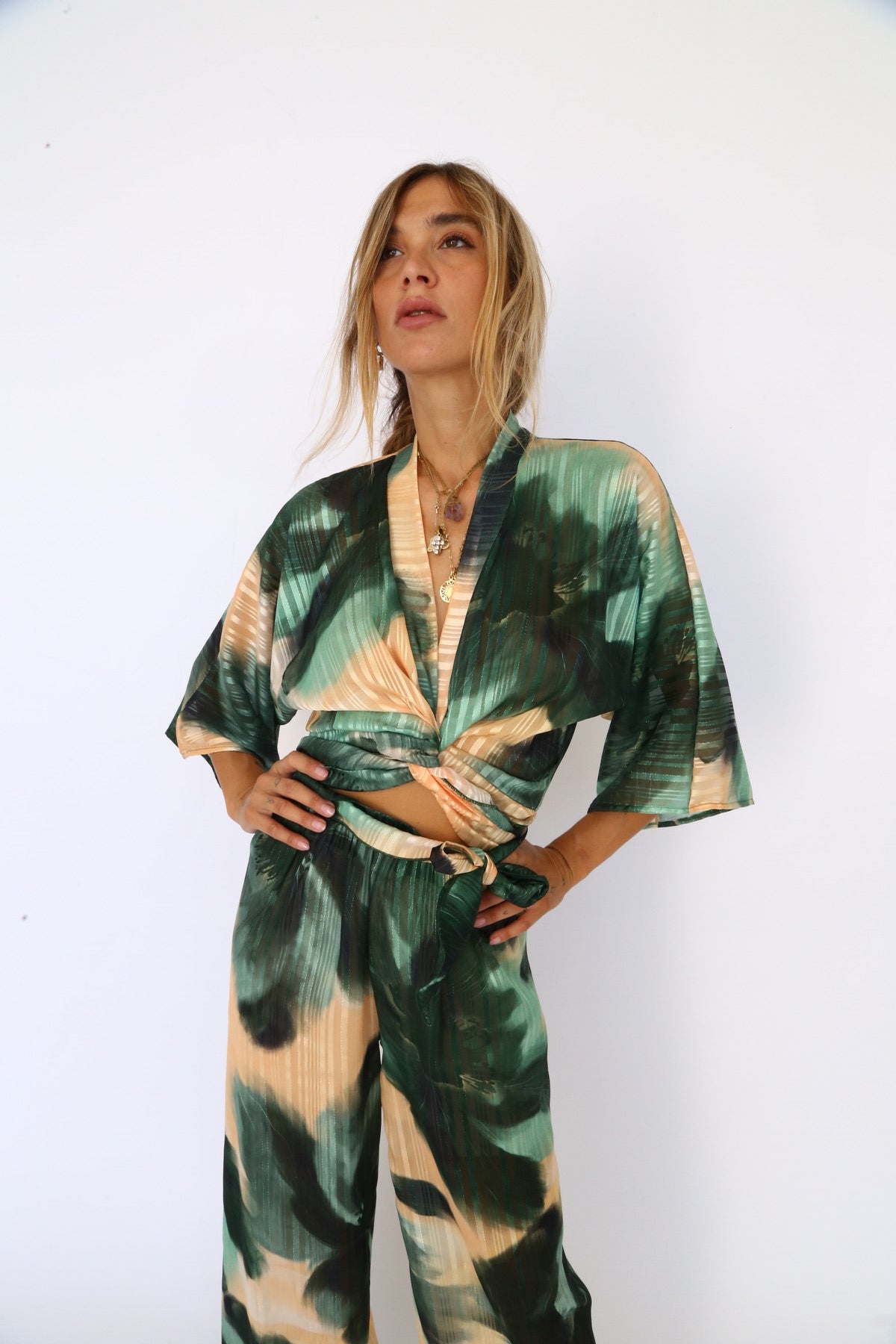 Kimono shirt with devoré floral sash, bottle green