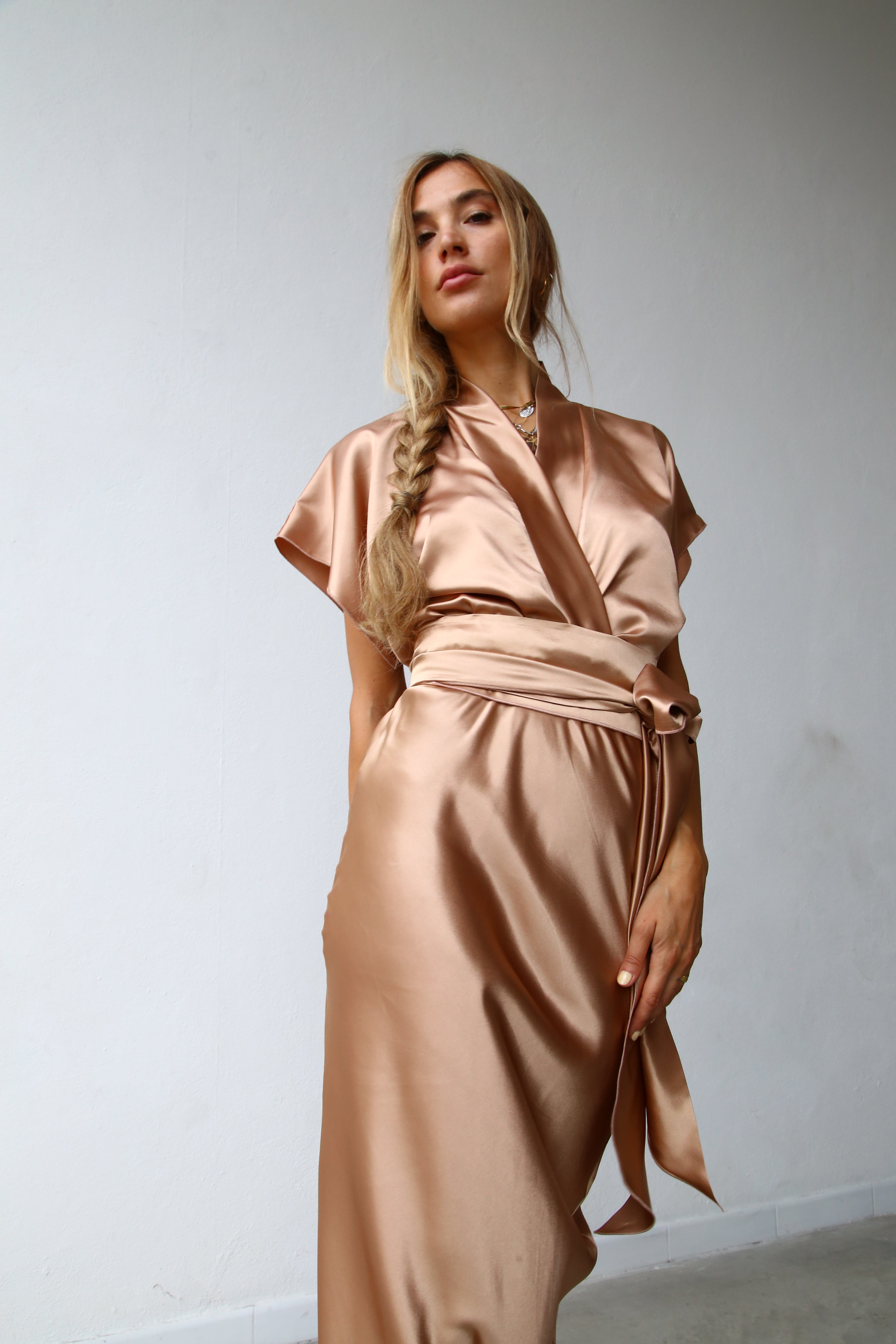 F4165 ABITO COLONNA KIMONO INCROCIATO  CON CINTURA ORO SCURO