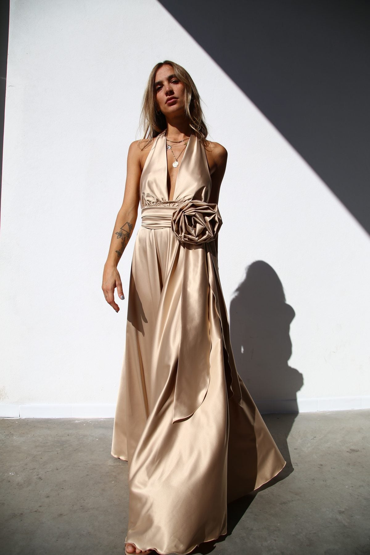 P3169 ABITO LUNGO COPPE MARILYN A RUOTA CON CINTURA ORO