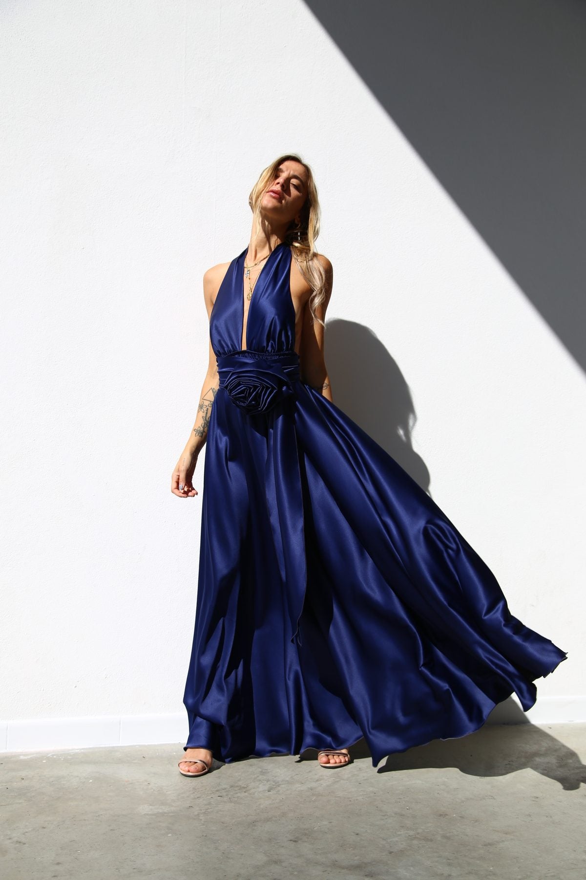 P3169 ABITO LUNGO COPPE MARILYN A RUOTA CON CINTURA BLU NOTTE