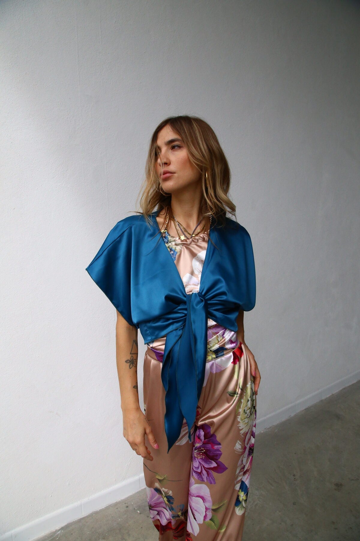 P3098 COPRISPALLE KIMONO CON FIOCCO  COBALTO