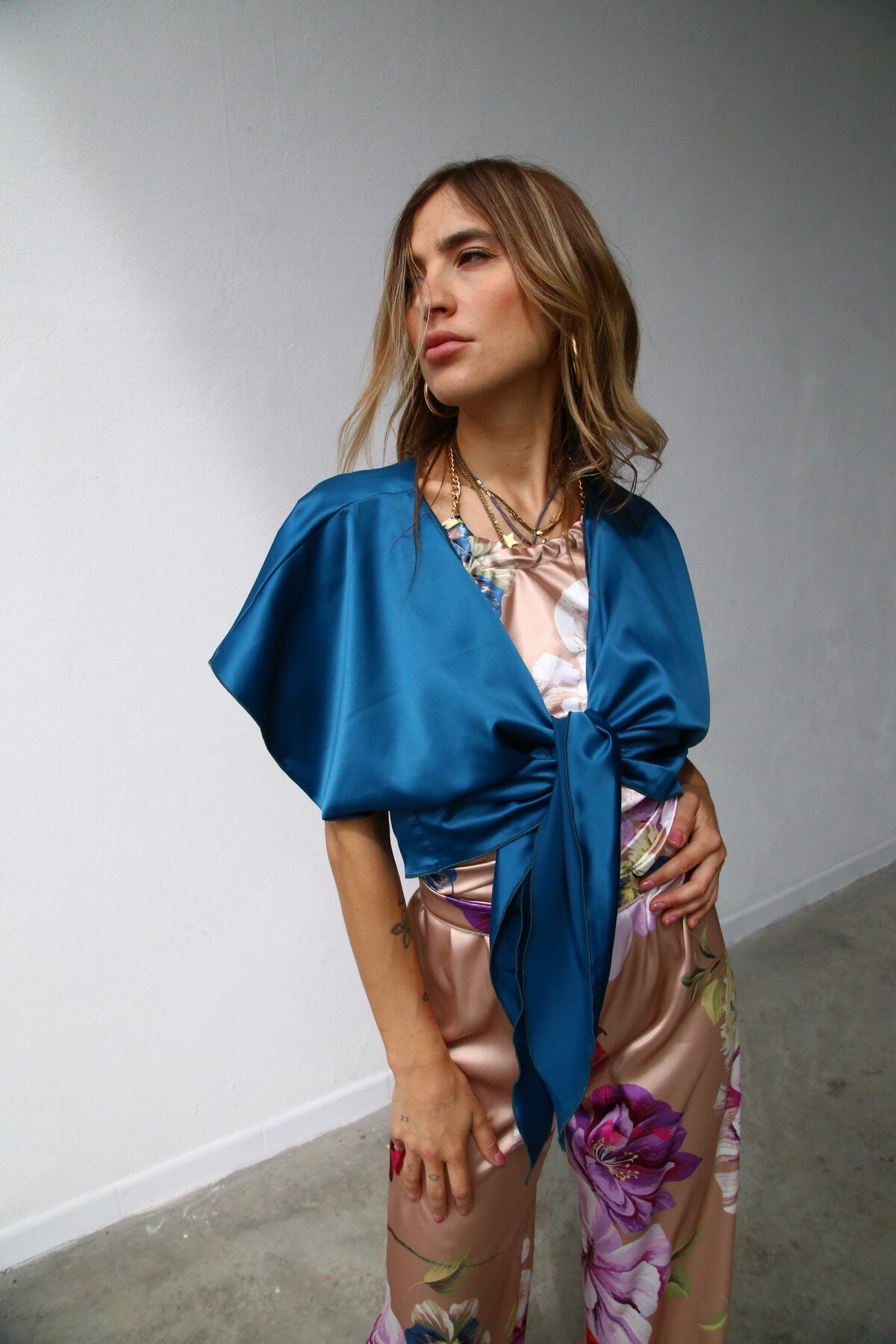 P3098 COPRISPALLE KIMONO CON FIOCCO  COBALTO