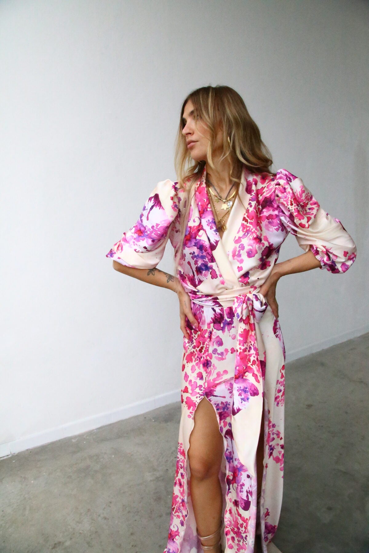 P5174 ABITO LUNGO DOPPIO SPACCO MANICHE A SBUFFO  ORCHIDEE FUCSIA