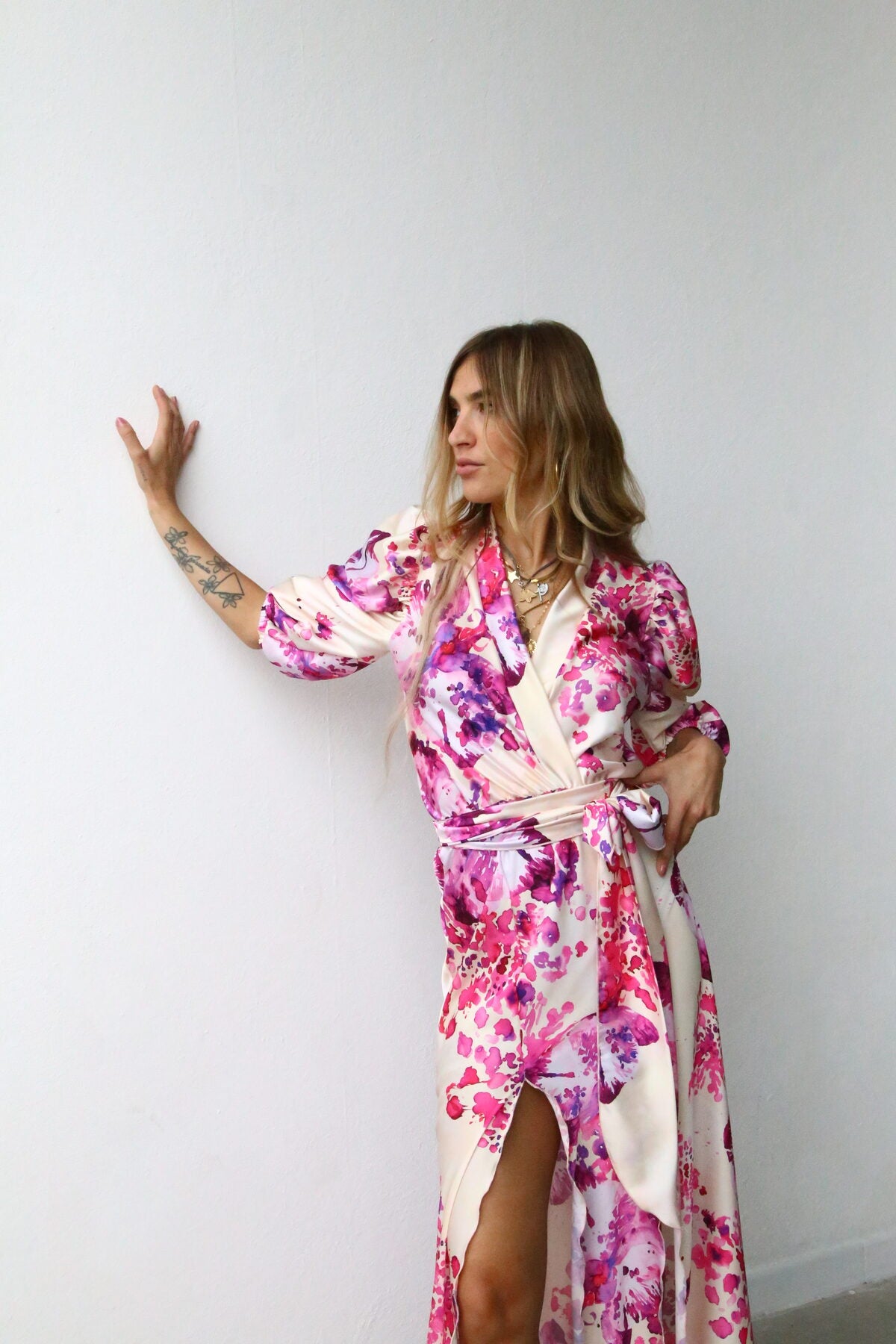 P5174 ABITO LUNGO DOPPIO SPACCO MANICHE A SBUFFO  ORCHIDEE FUCSIA