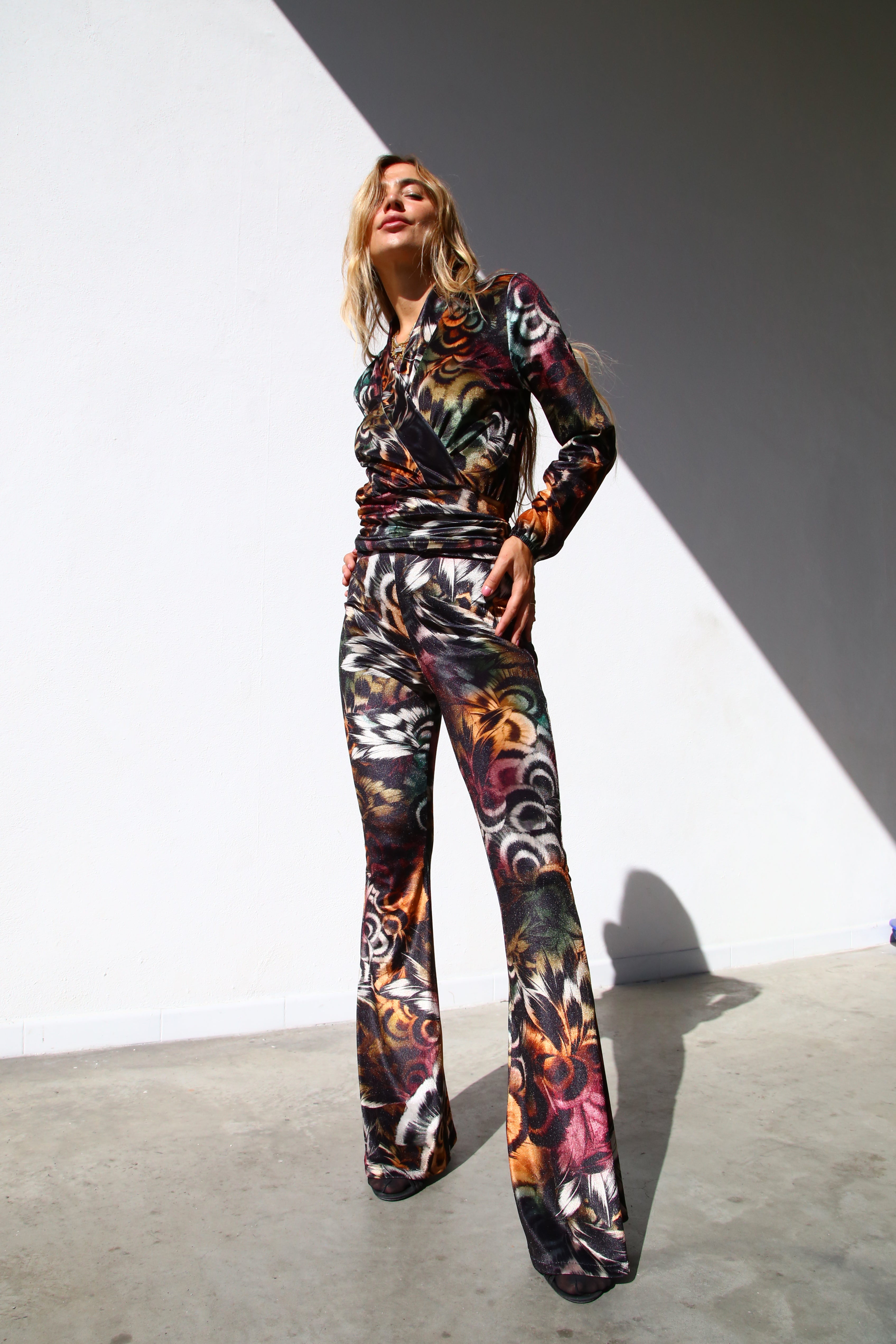 A6058 PANTALONI A ZAMPA CINIGLIA PIUME MULTICOLOR