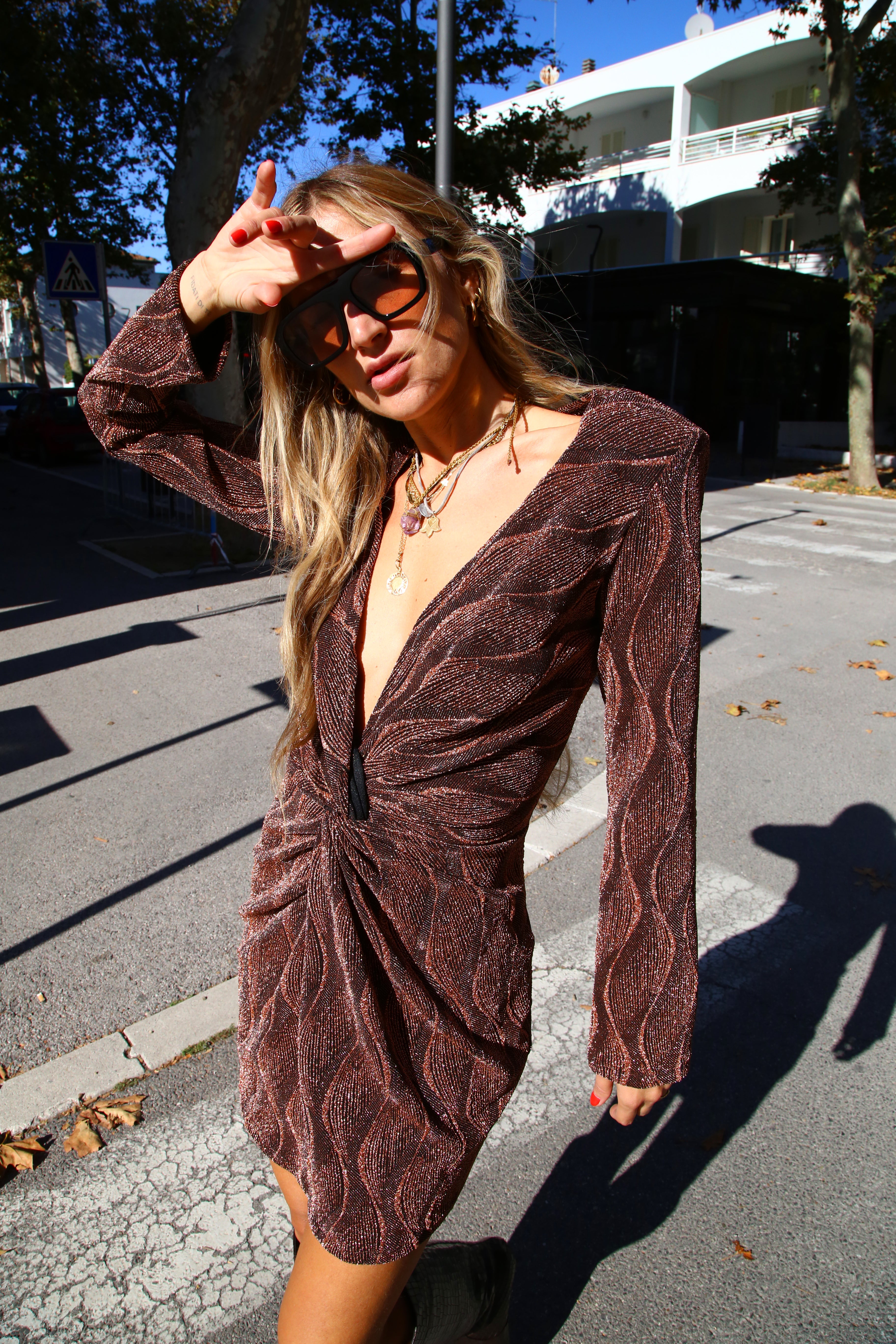 A6077 ABITO CORTO CON NODO LUREX RUGGINE