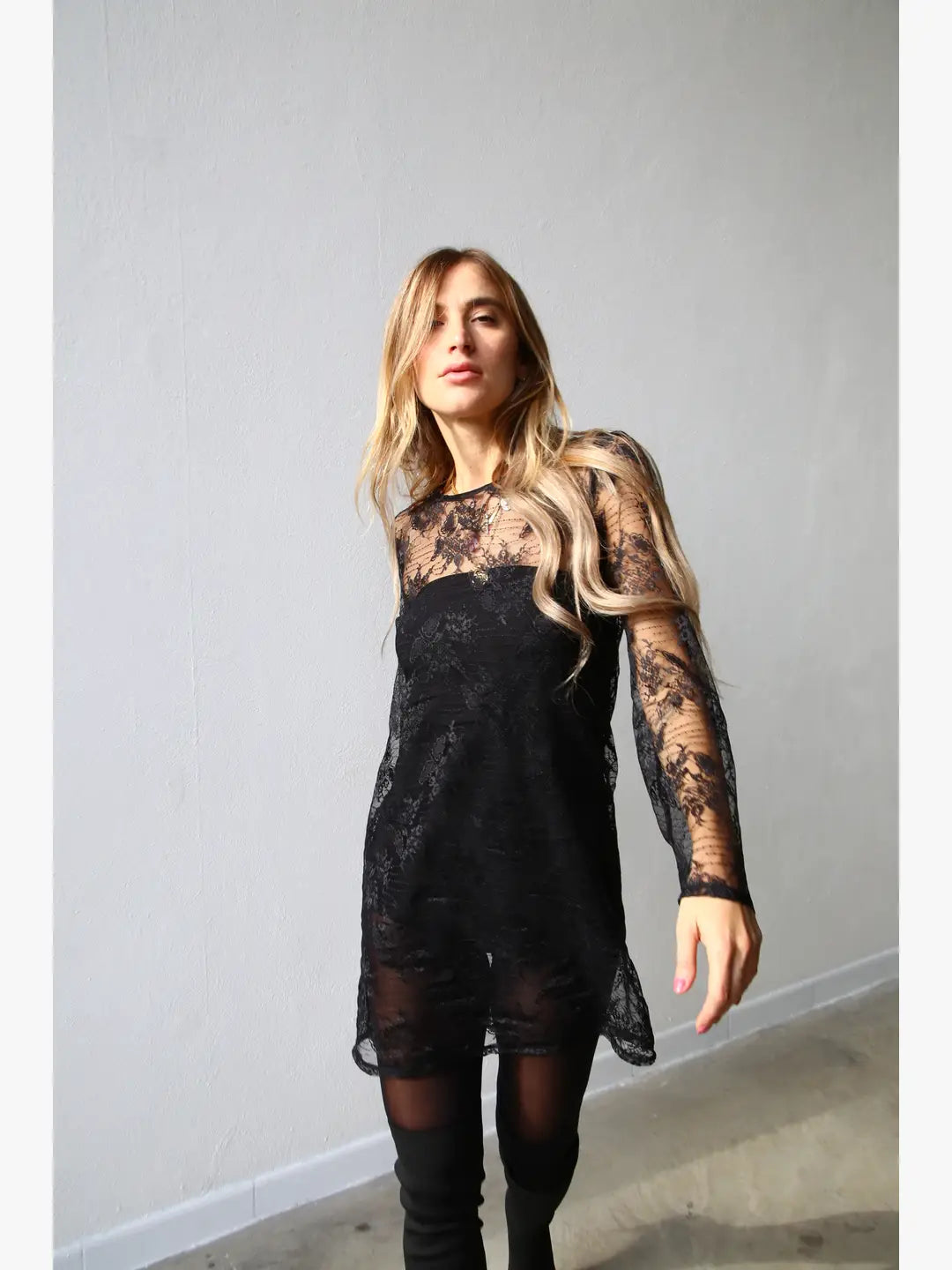 W5077 ABITO CORTO MANICA LUNGA PIZZO NERO