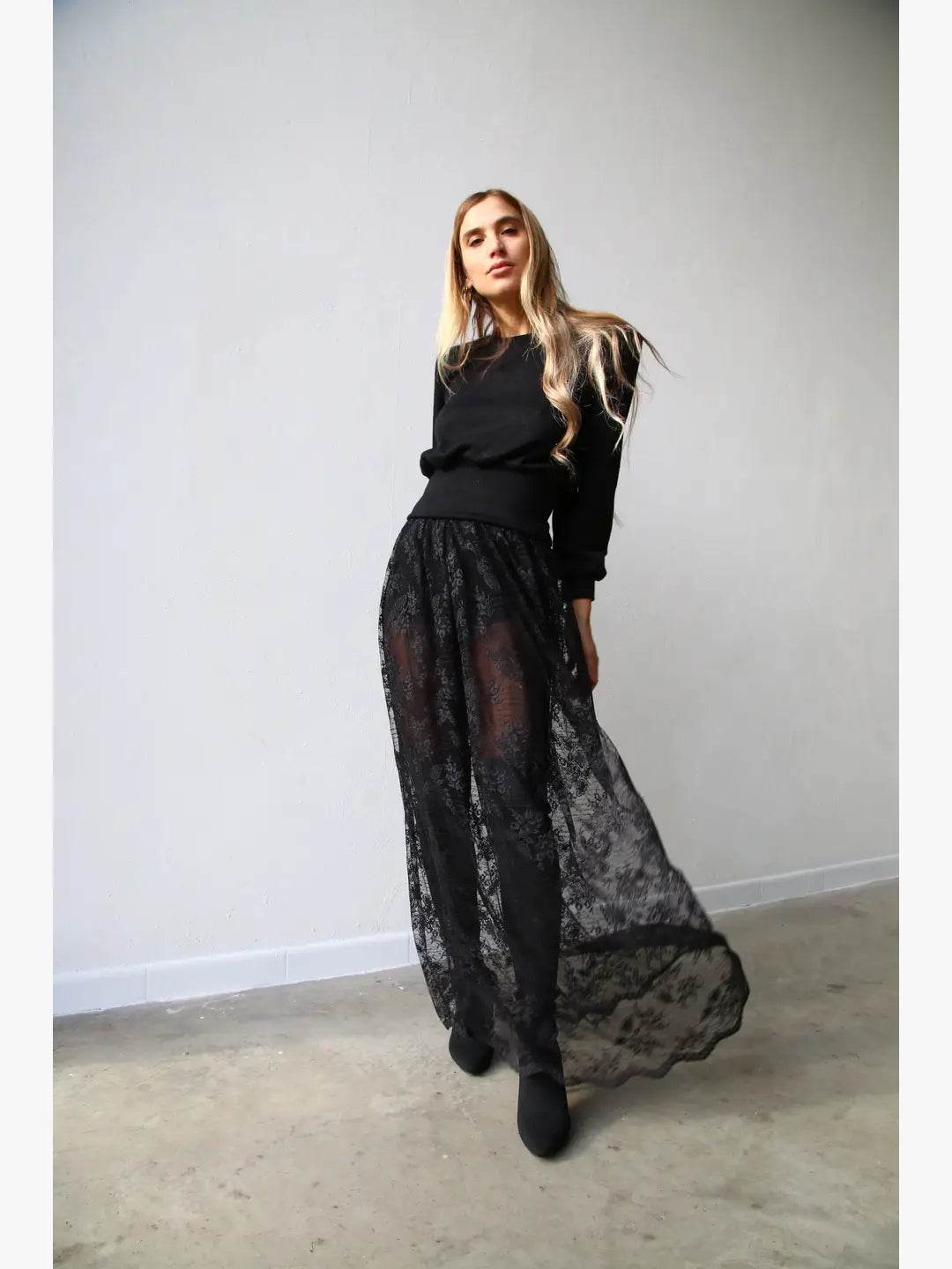 W5065 GONNA LUNGA AMPIA PIZZO NERO
