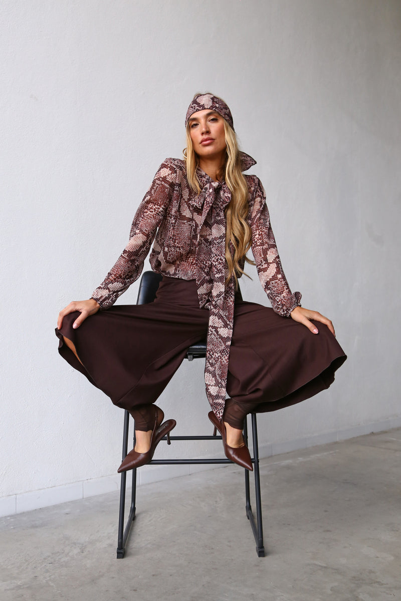 A6022 BLOUSE WITH BOW AT THE NECK AND SHOULDER PADS BLACK