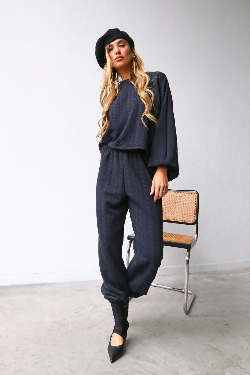 STRIPED BLACK AND WHITE CROPPED SWEATSHIRT