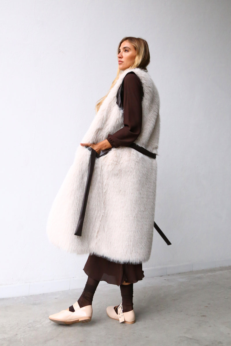 A60107 SLEEVELESS FAUX FUR VEST CREAM