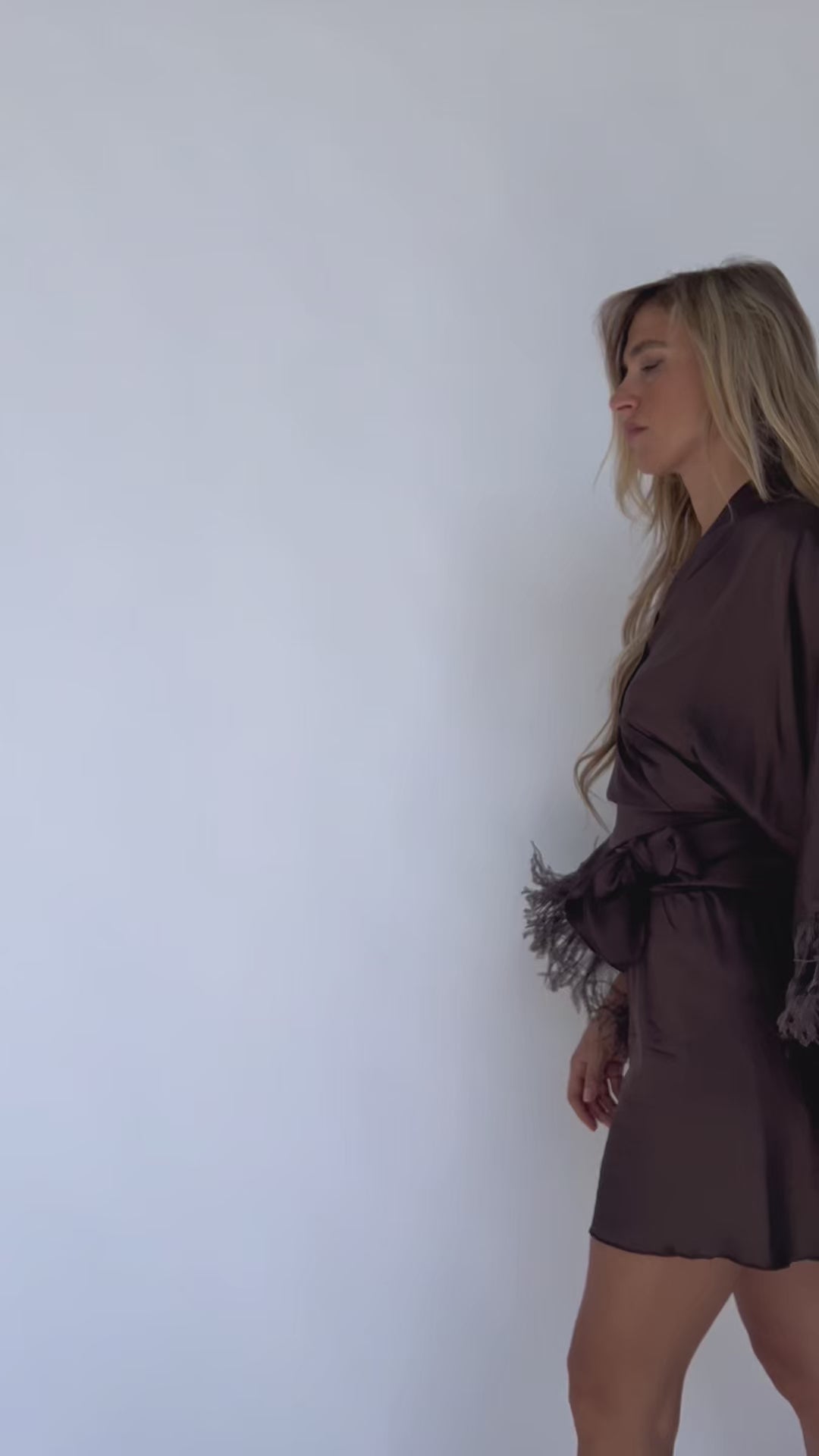 Camicia a kimono con fusciacca e piume viscosa marrone